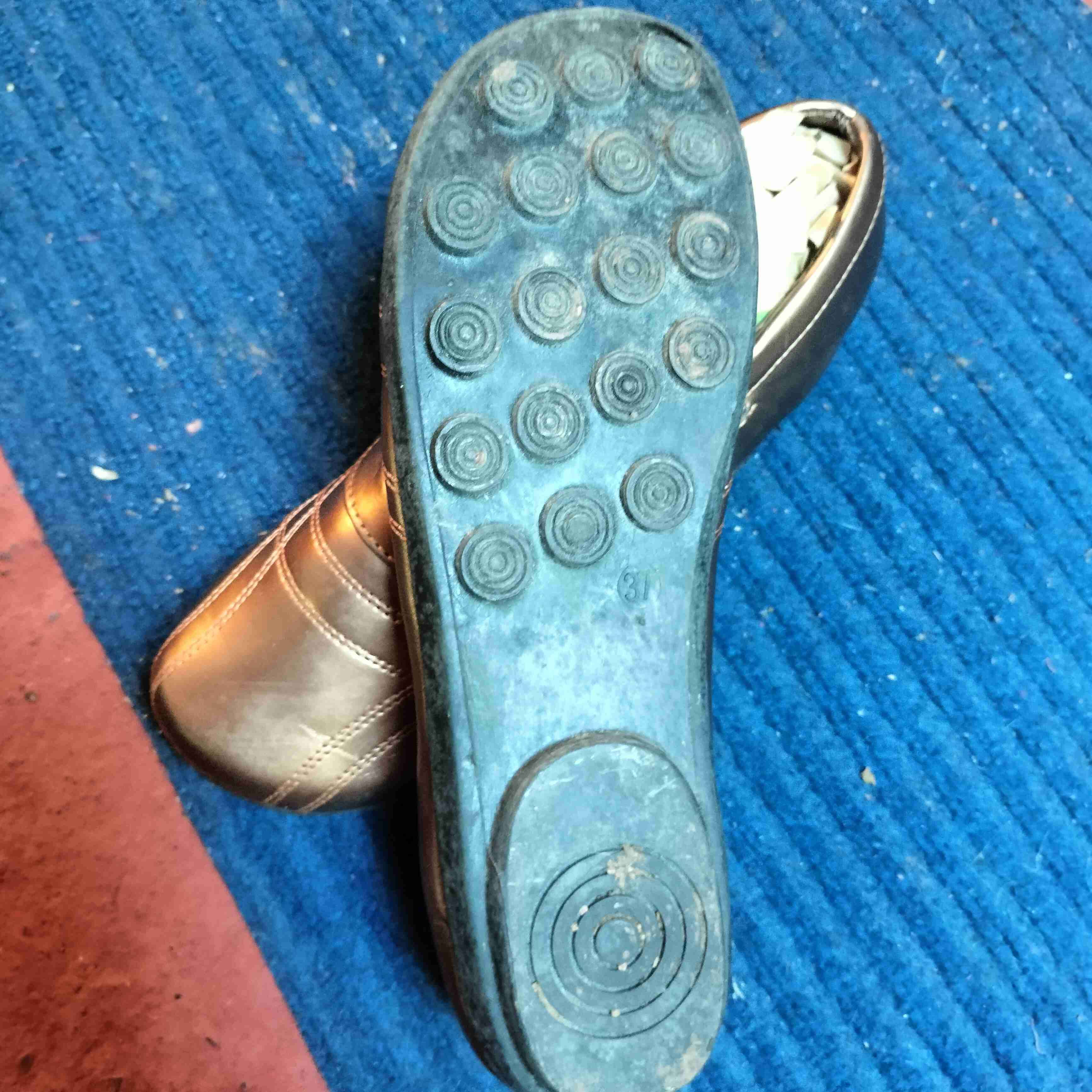 Zapatos planos dorados (Tipo chinita) - miniatura 2