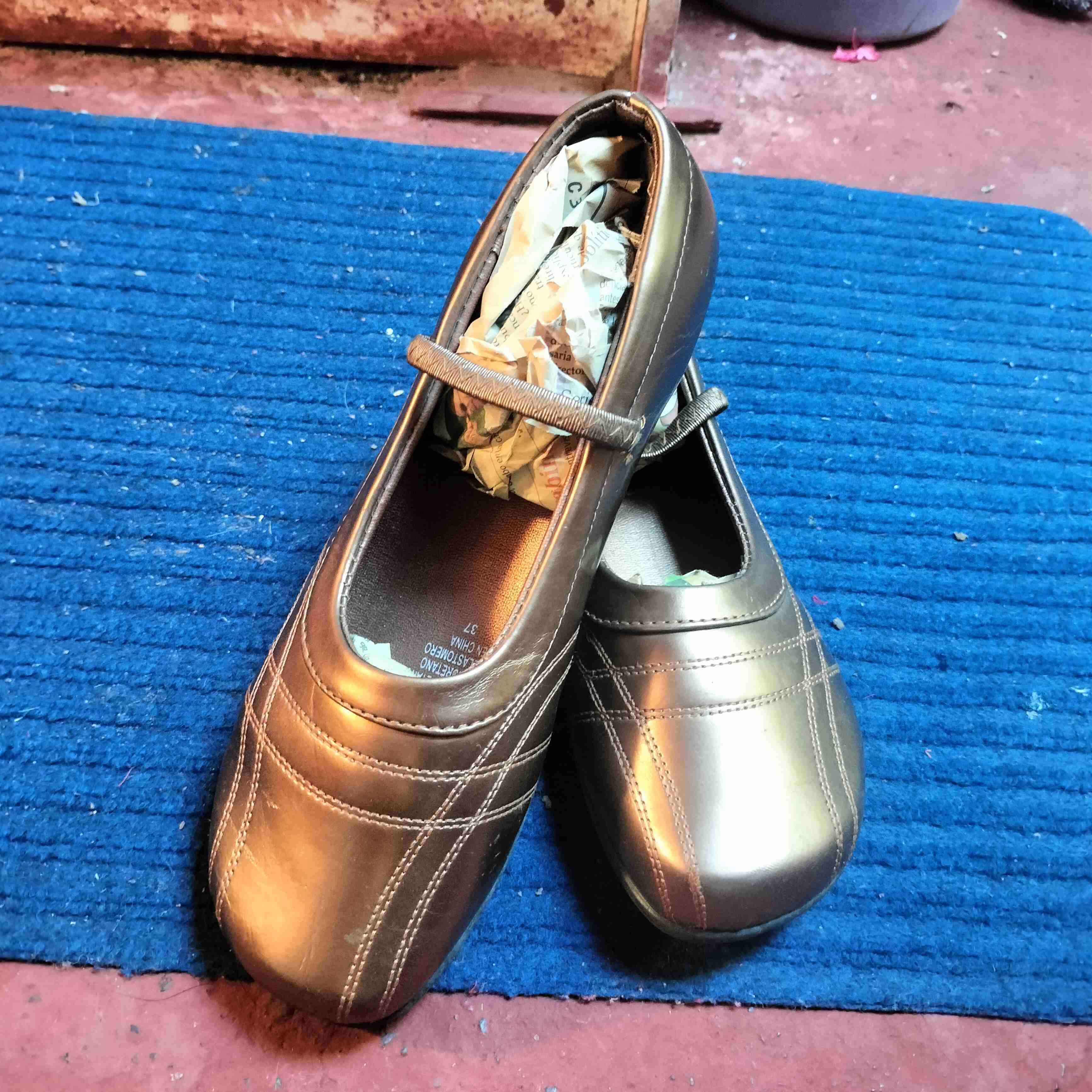 Zapatos planos dorados (Tipo chinita) - miniatura 3