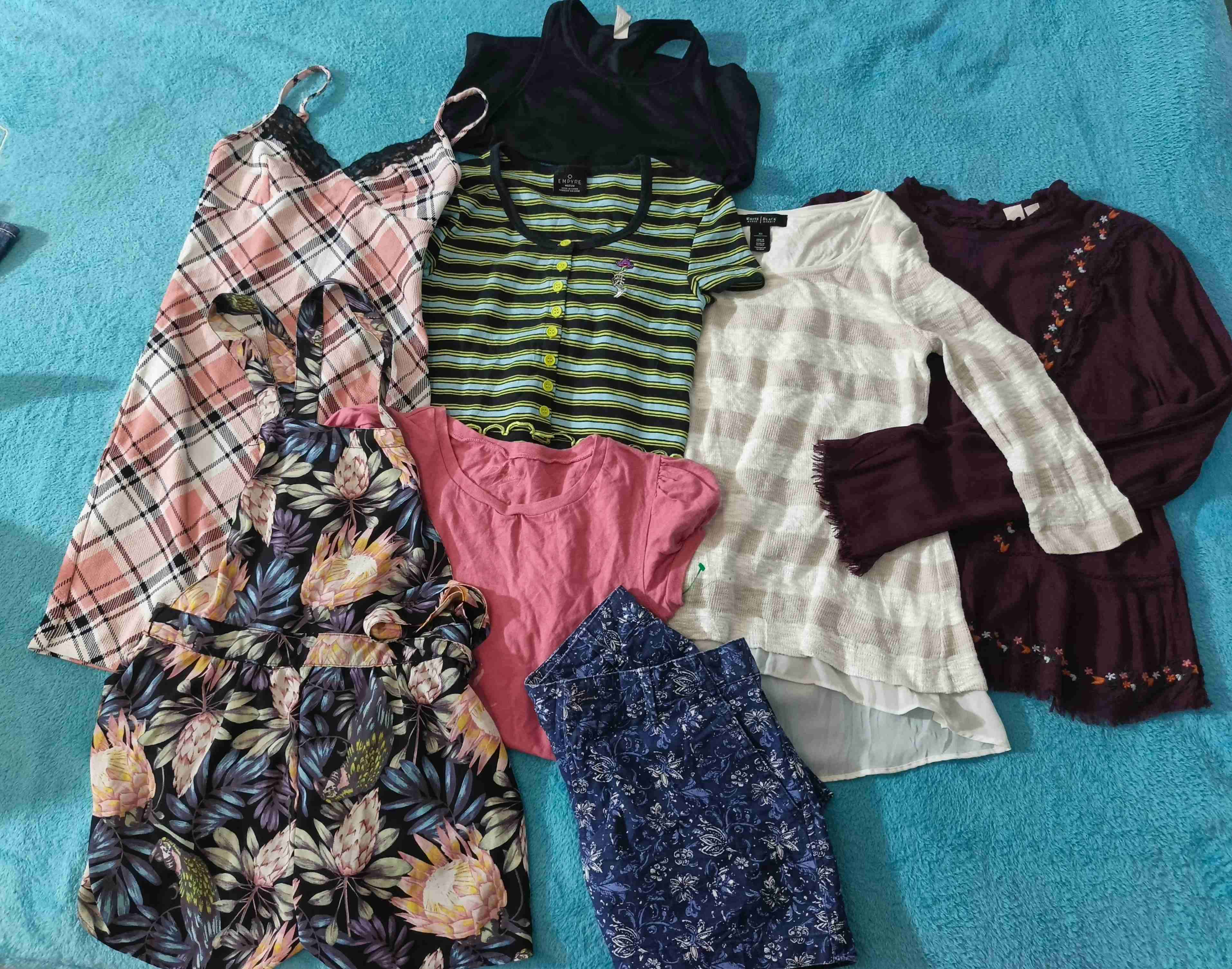 Lote de ropa la mayoría nueva - miniatura 2