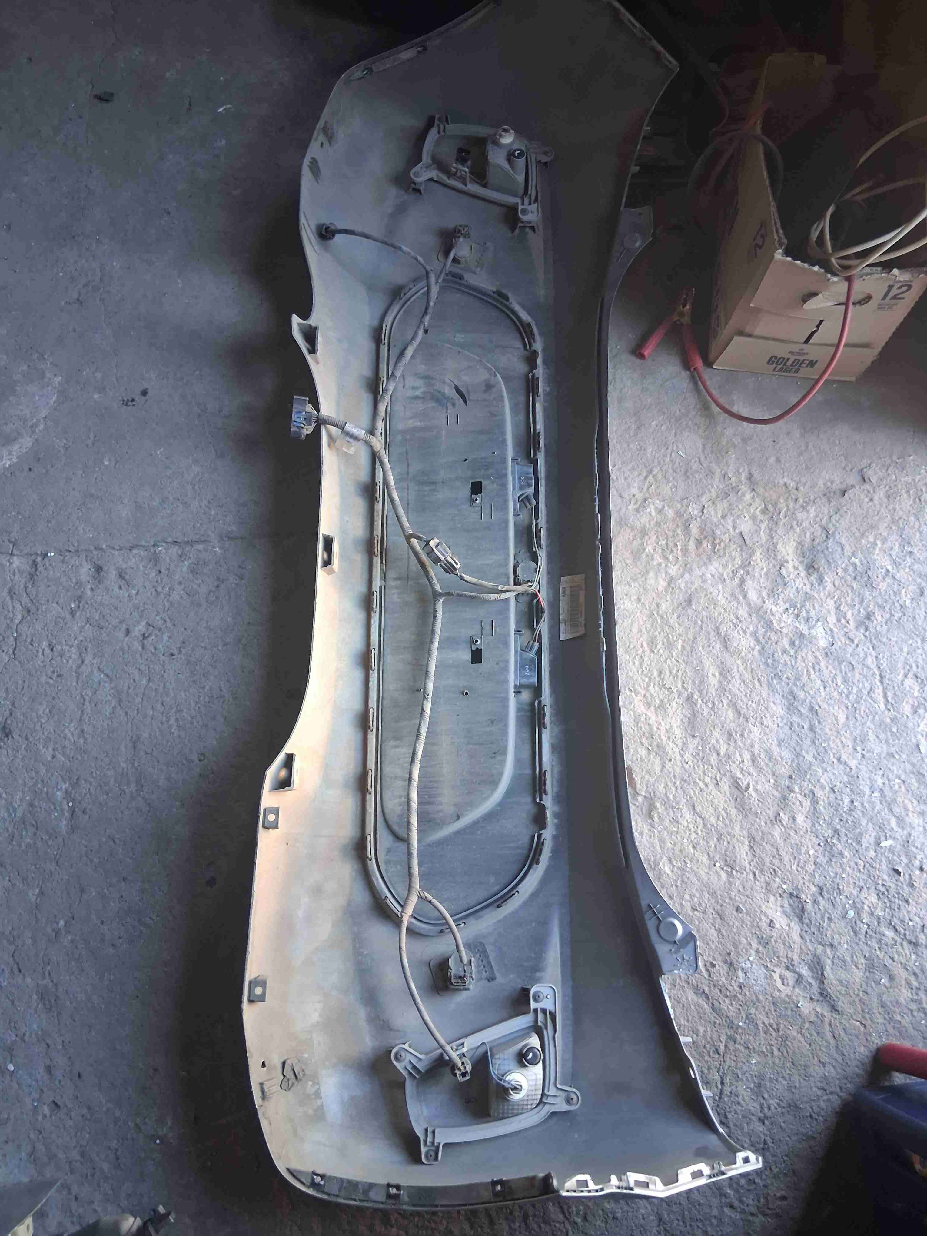 Parachoques trasero de auto - miniatura 2