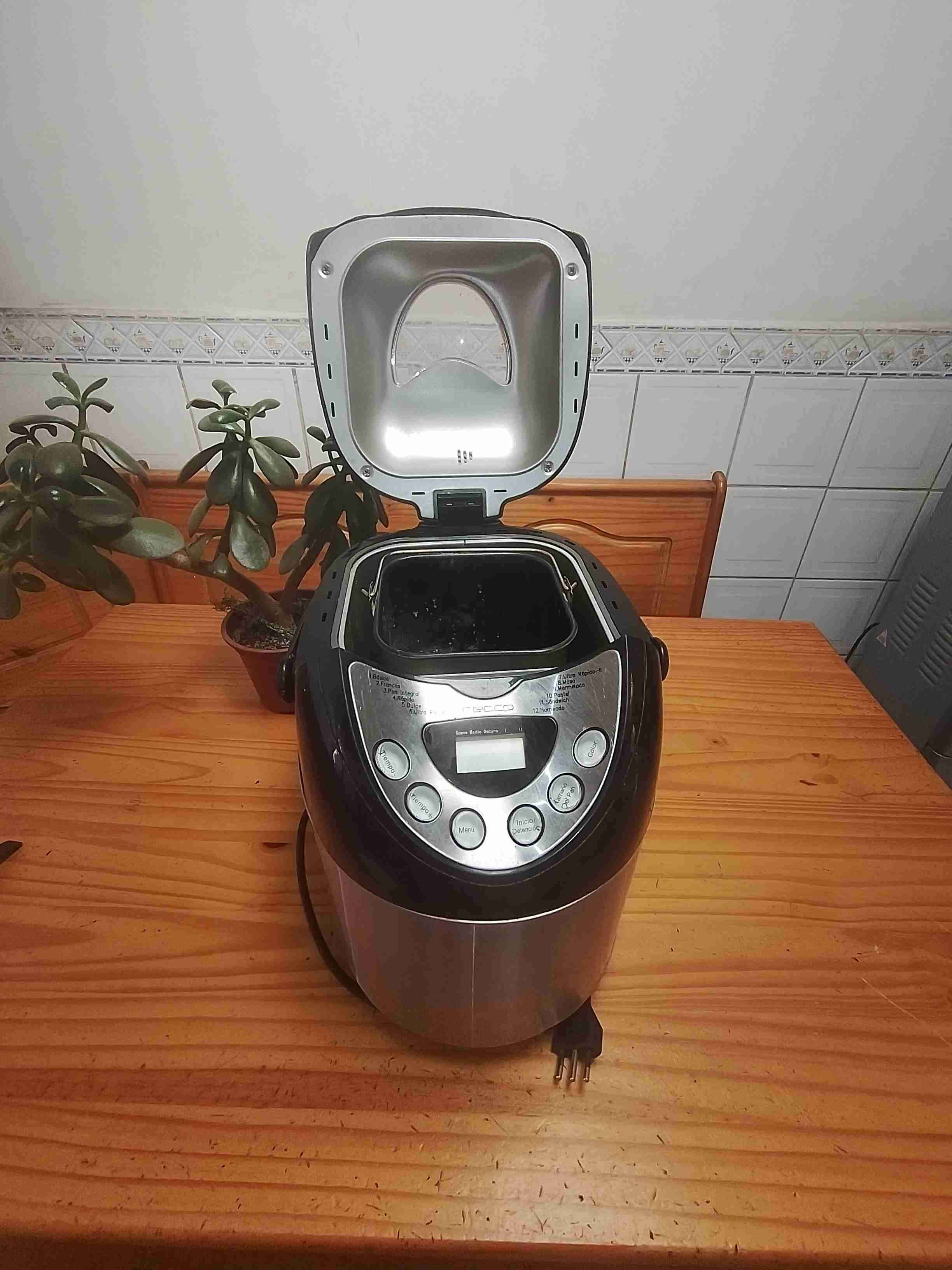 Máquina de hacer pan negra