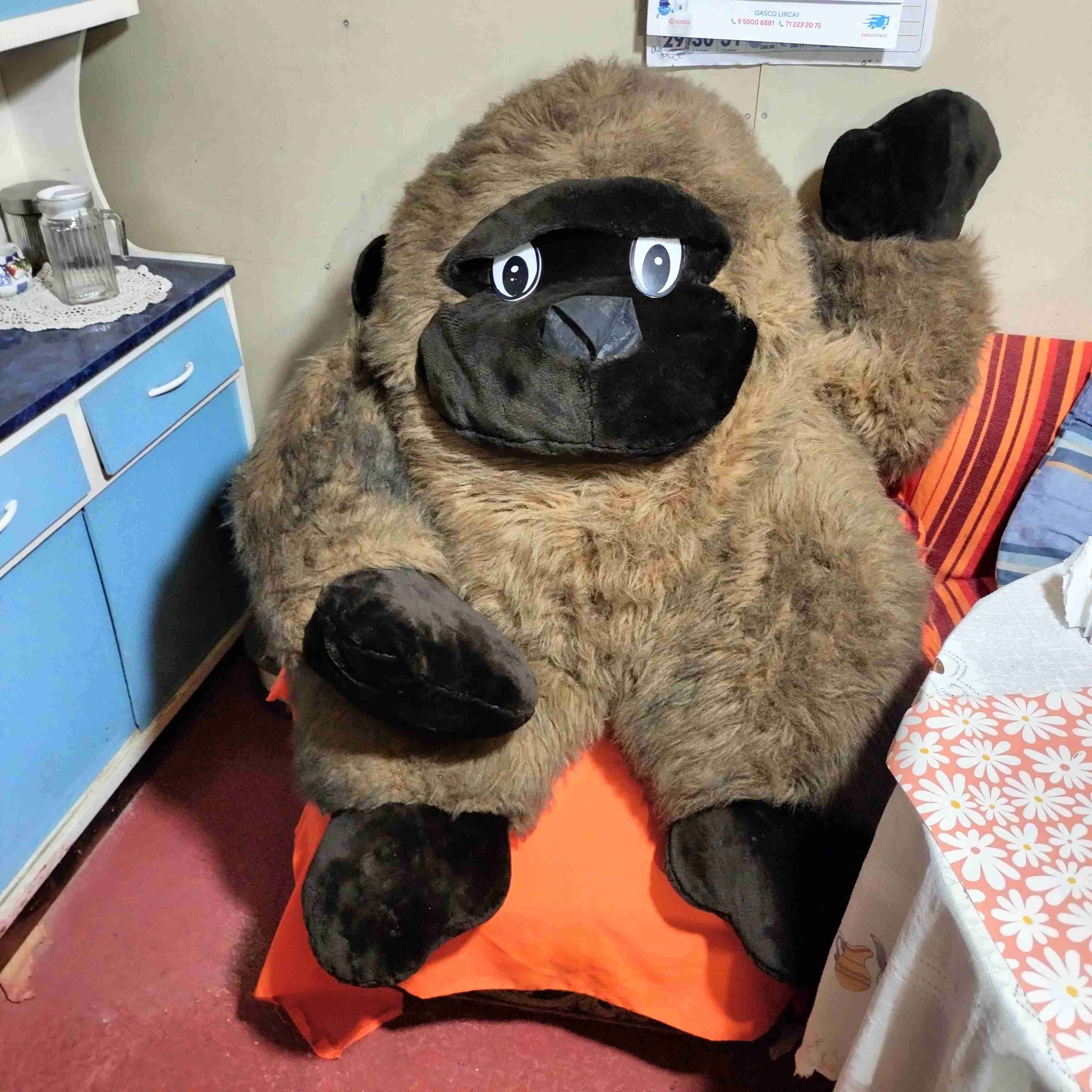 Peluche gigante de gorila café