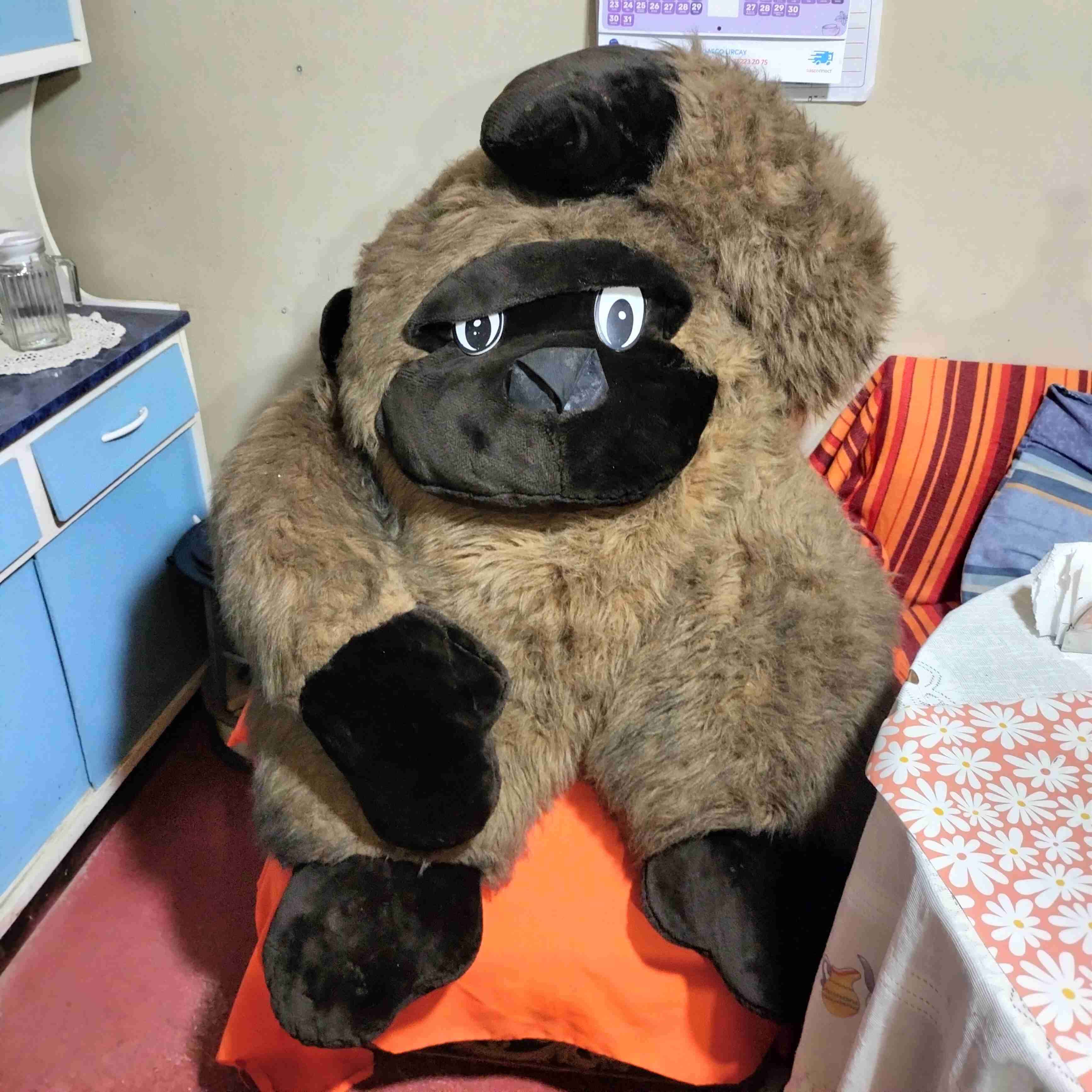 Peluche gigante de gorila café - miniatura 3