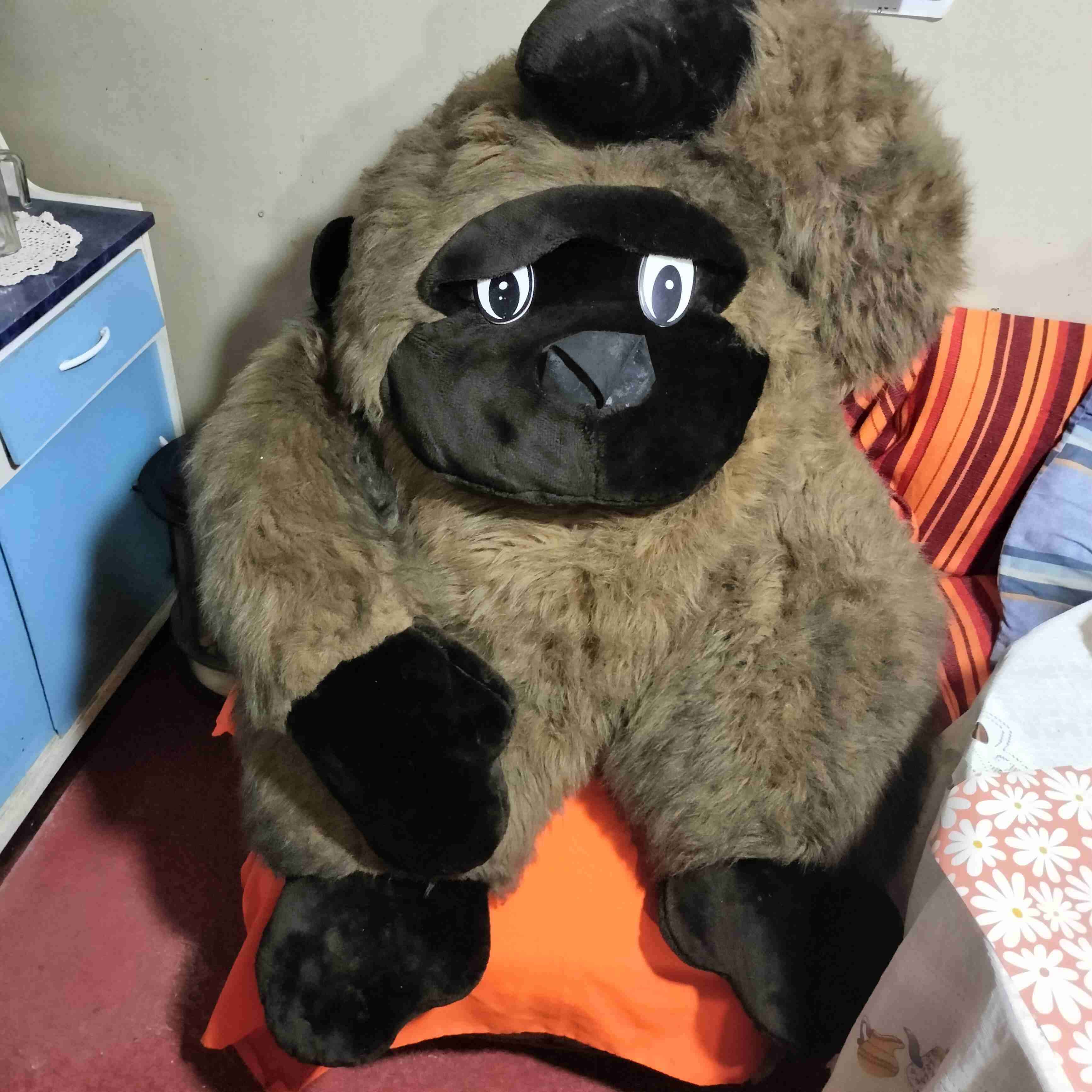 Peluche gigante de gorila café - miniatura 4