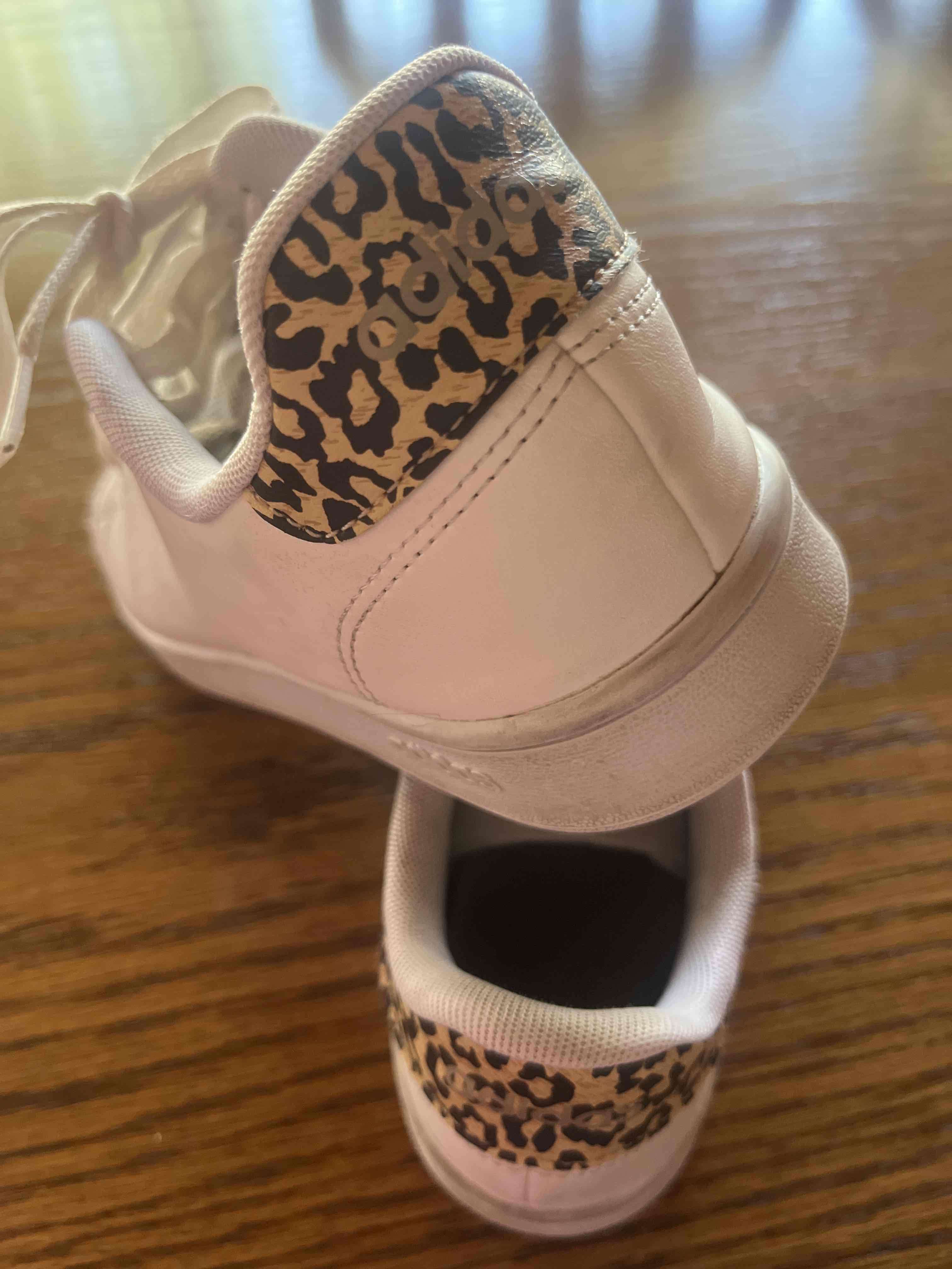 Zapatillas blancas con detalles animal print - miniatura 2