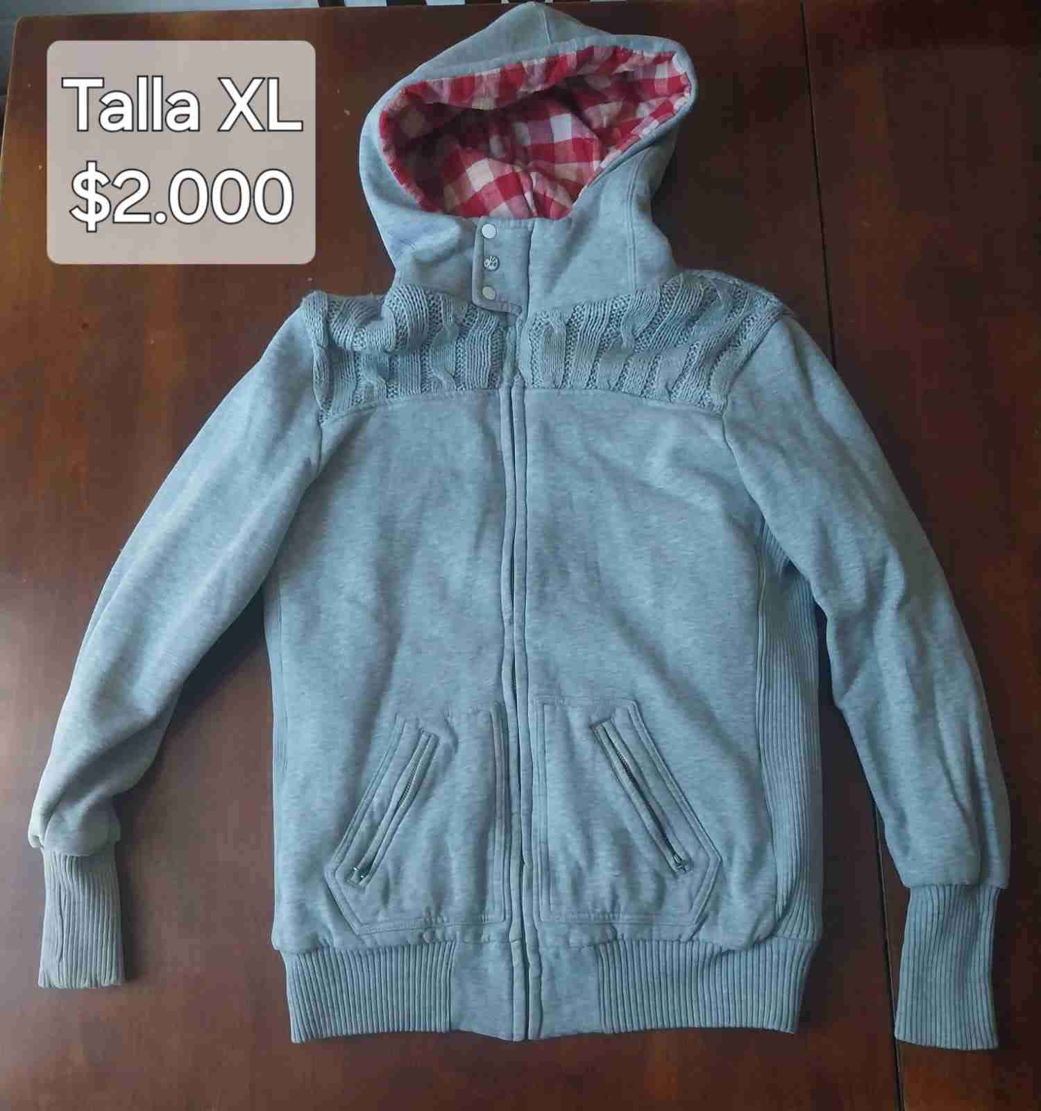 Polerón gris con capucha XL