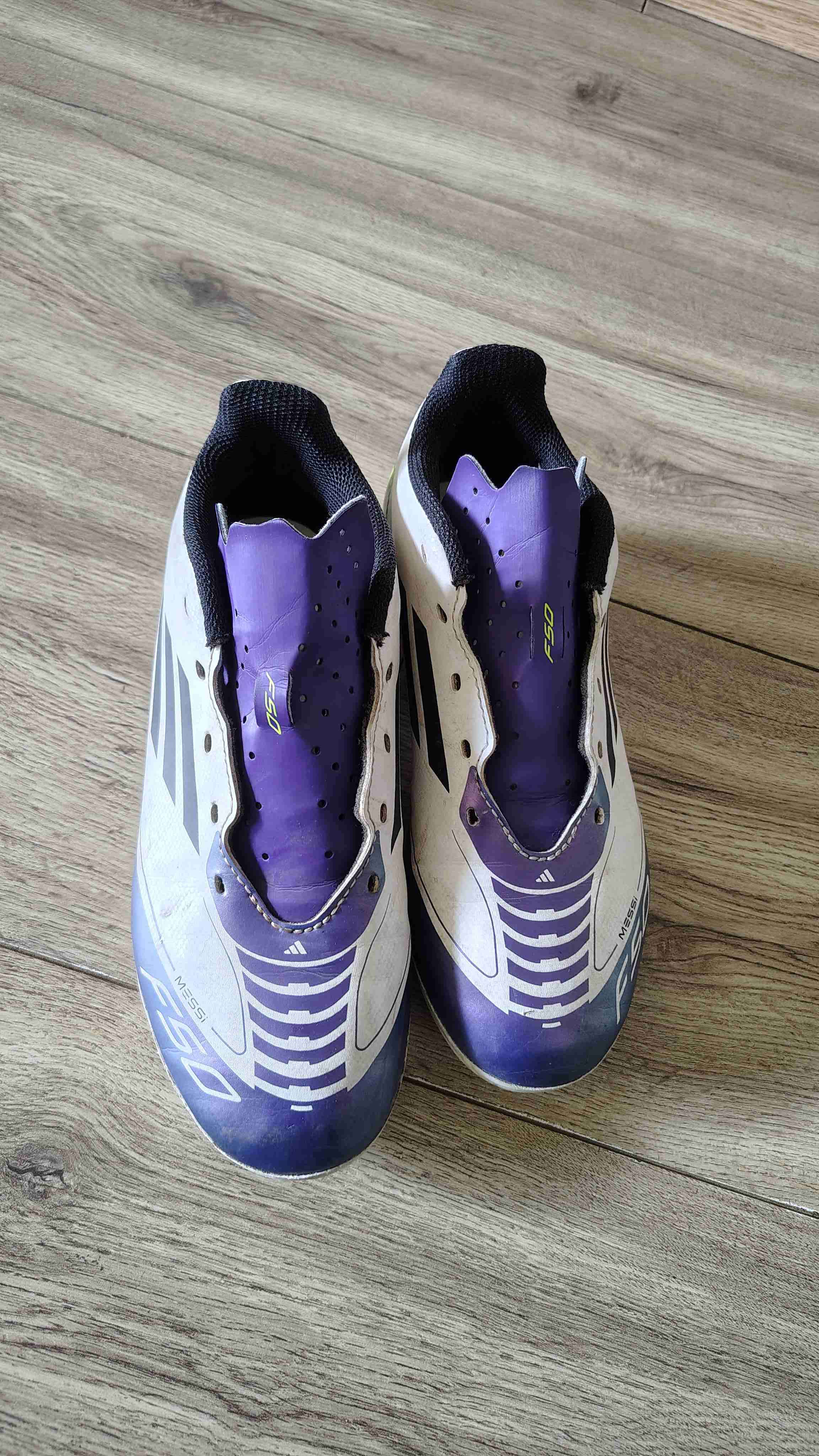 Zapatos Adidas Messi F50 blancas y moradas