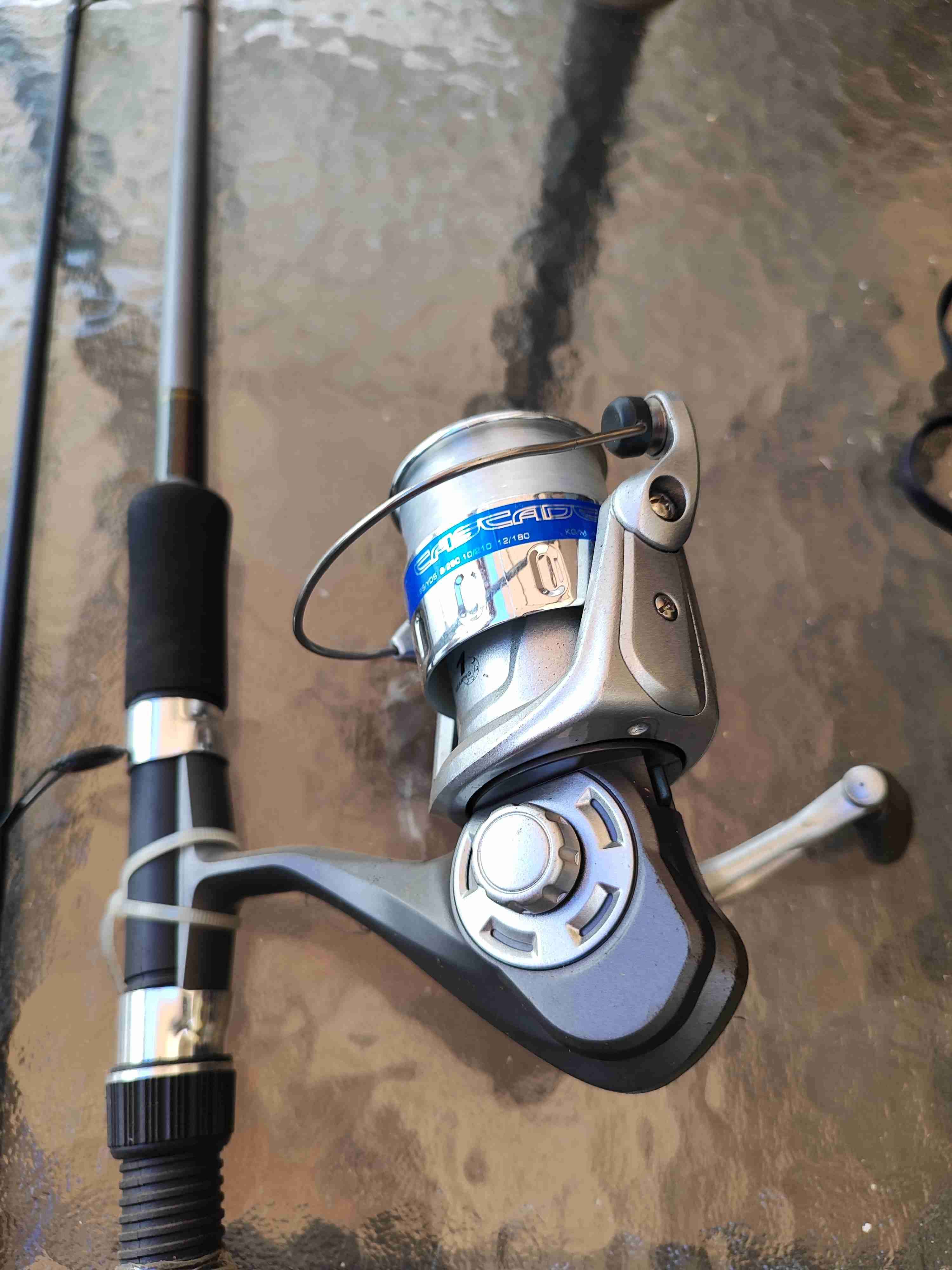 Caña de pescar con carrete - miniatura 2