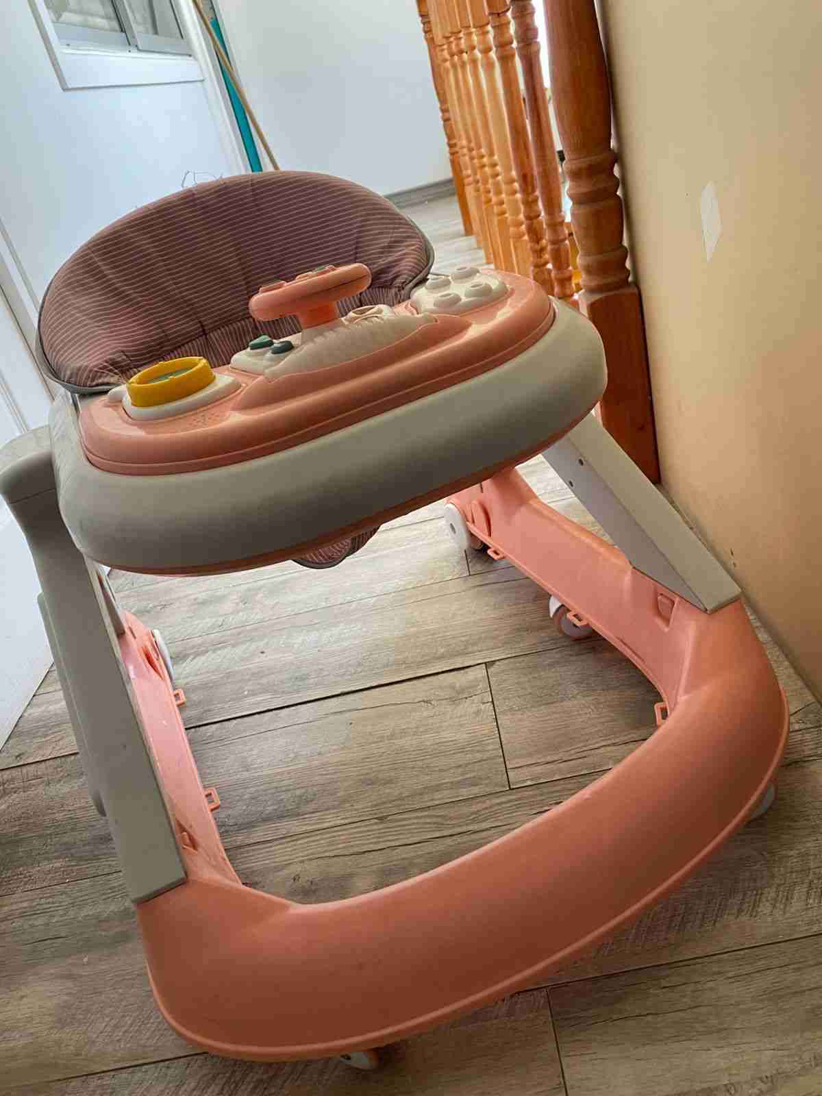Andador para bebé rosado - miniatura 2