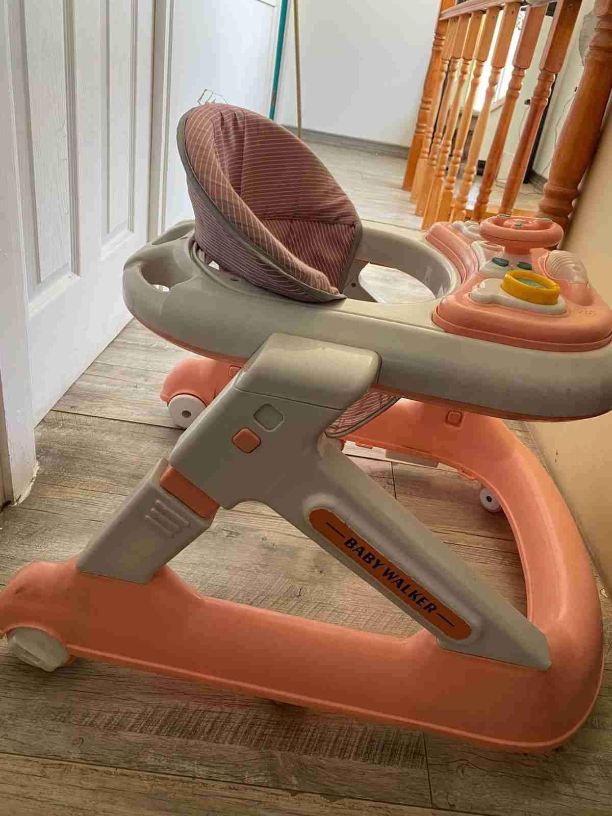 Andador para bebé rosado - miniatura 3