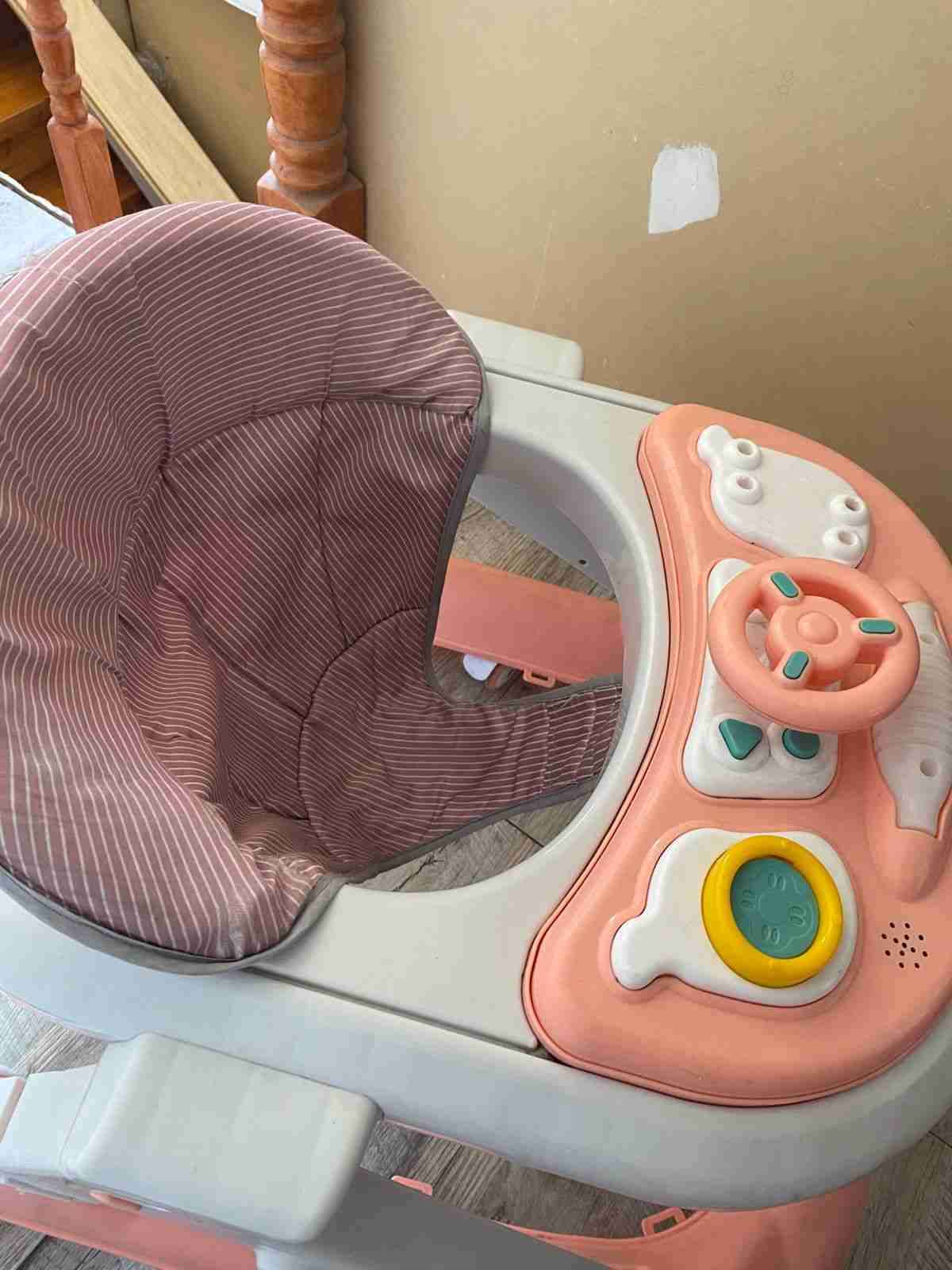 Andador para bebé rosado - miniatura 4