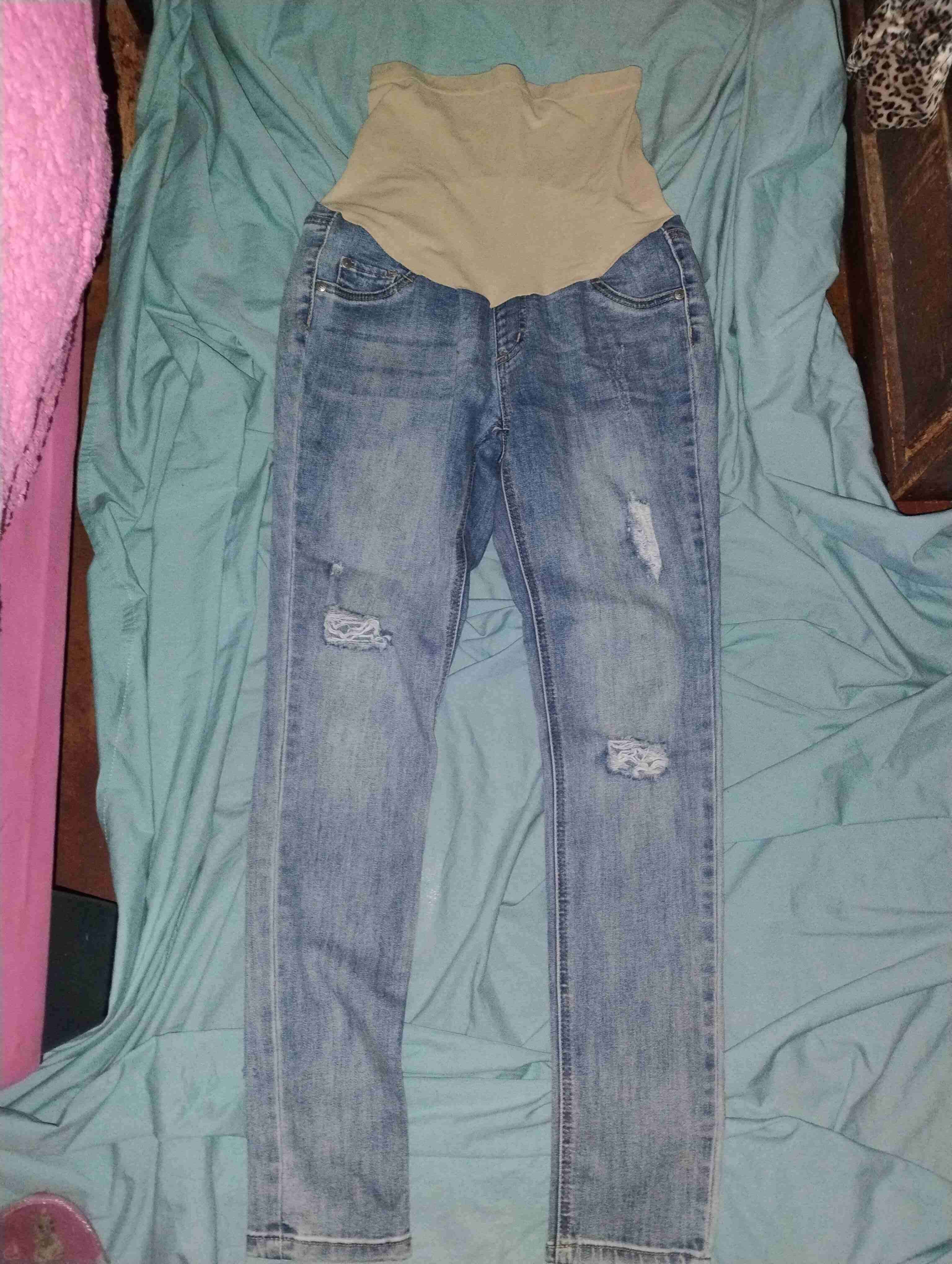 Jeans maternales azul con detalle