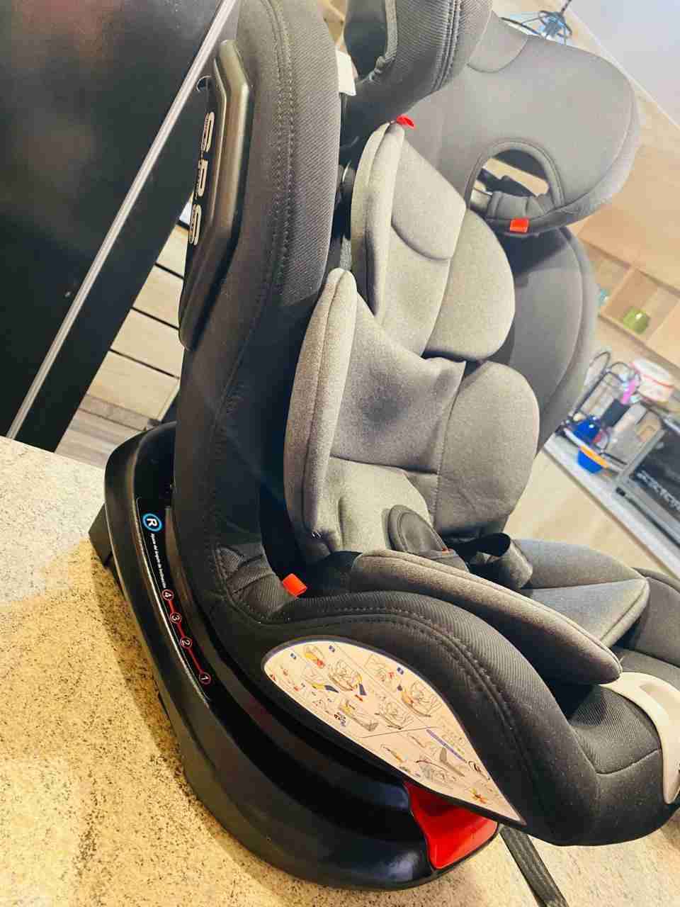 Silla de auto para bebé gris - miniatura 2