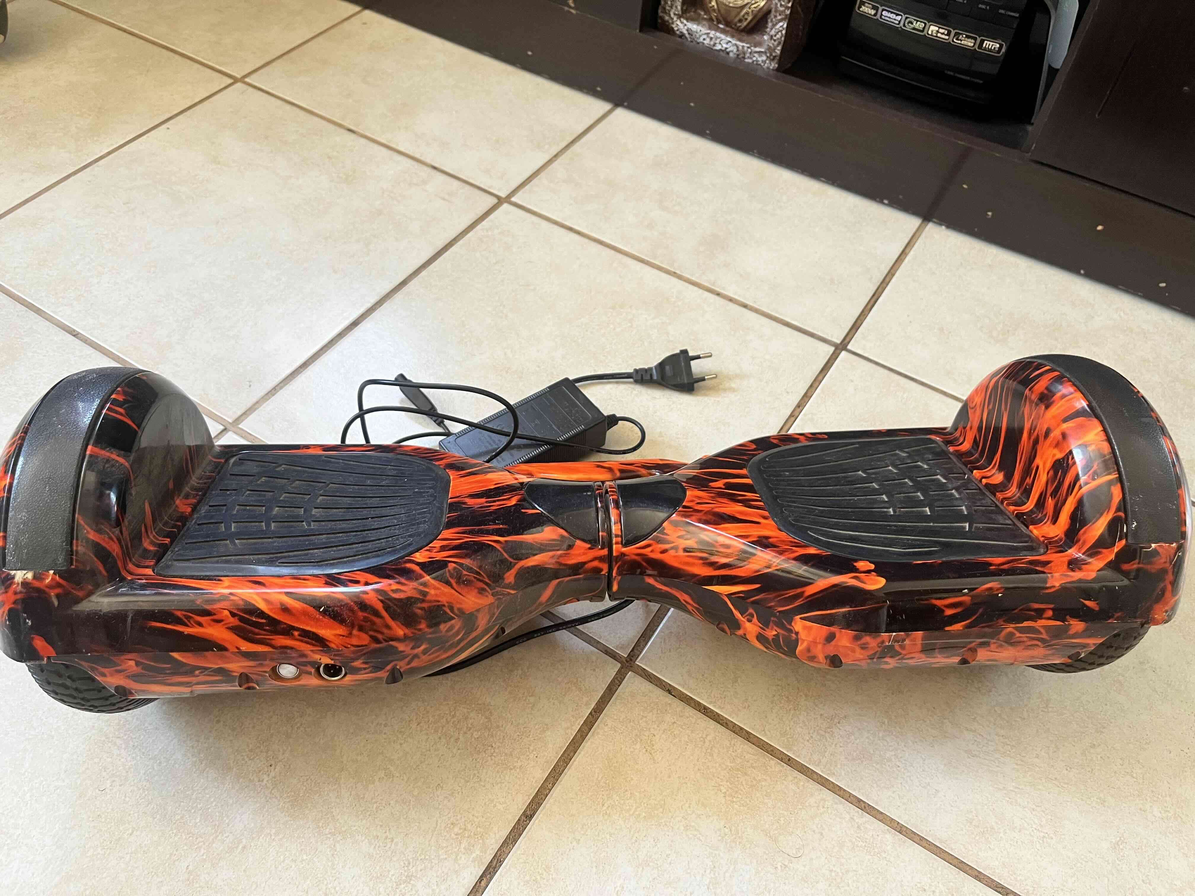 Hoverboard con diseño de llamas - miniatura 2
