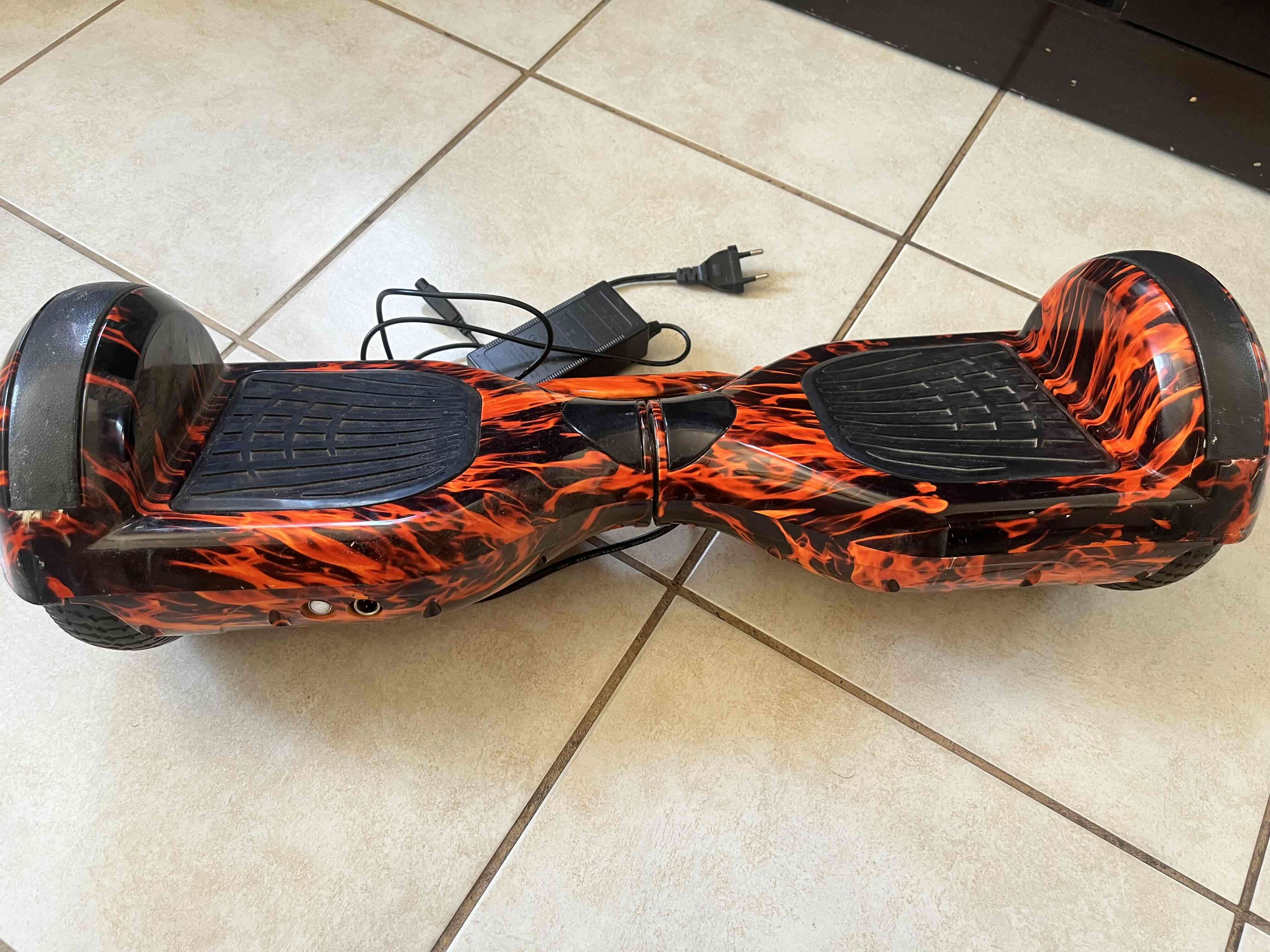 Hoverboard con diseño de llamas - miniatura 3