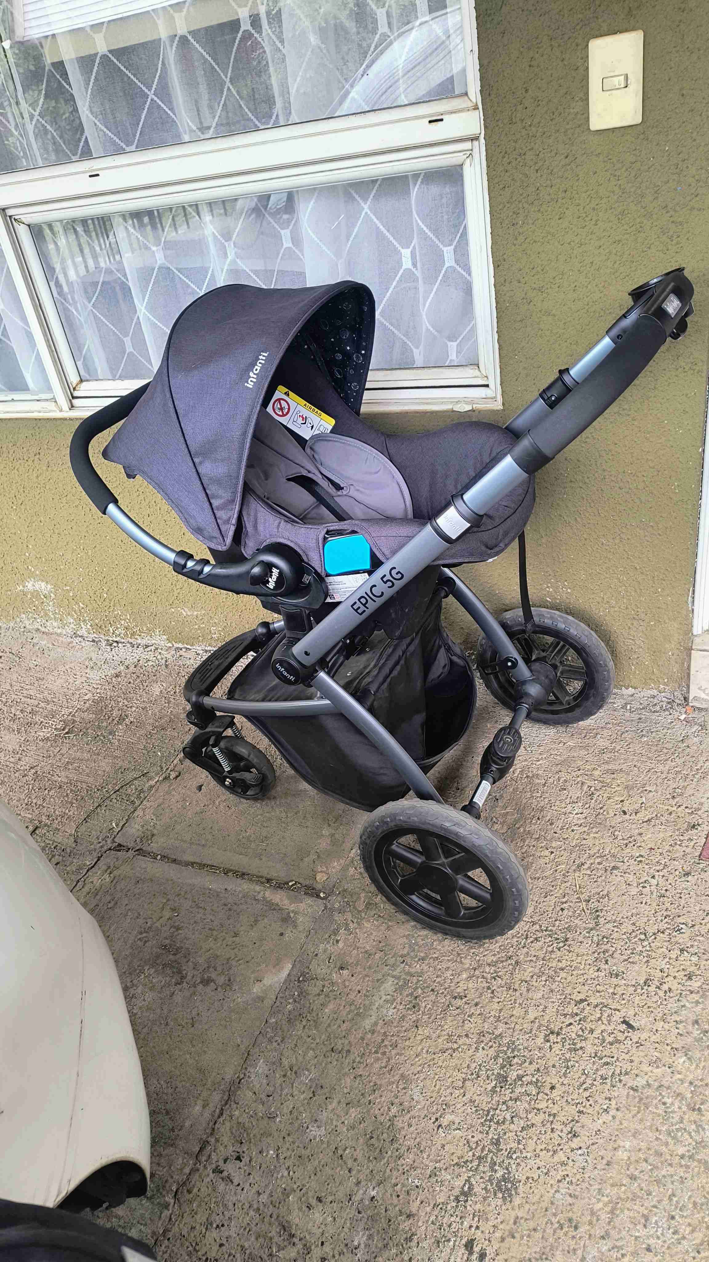 Coche y silla de auto infanti - miniatura 3