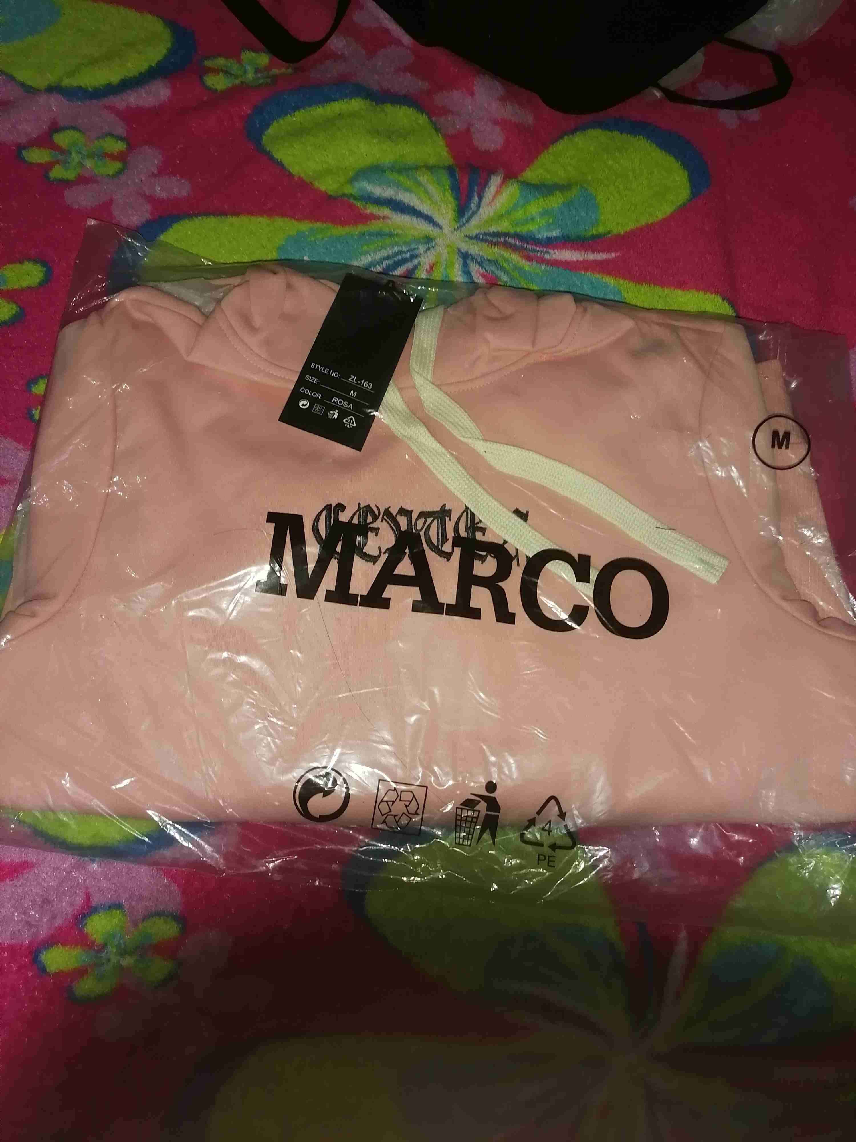 Polerón rosado con oso marca moskino - miniatura 6