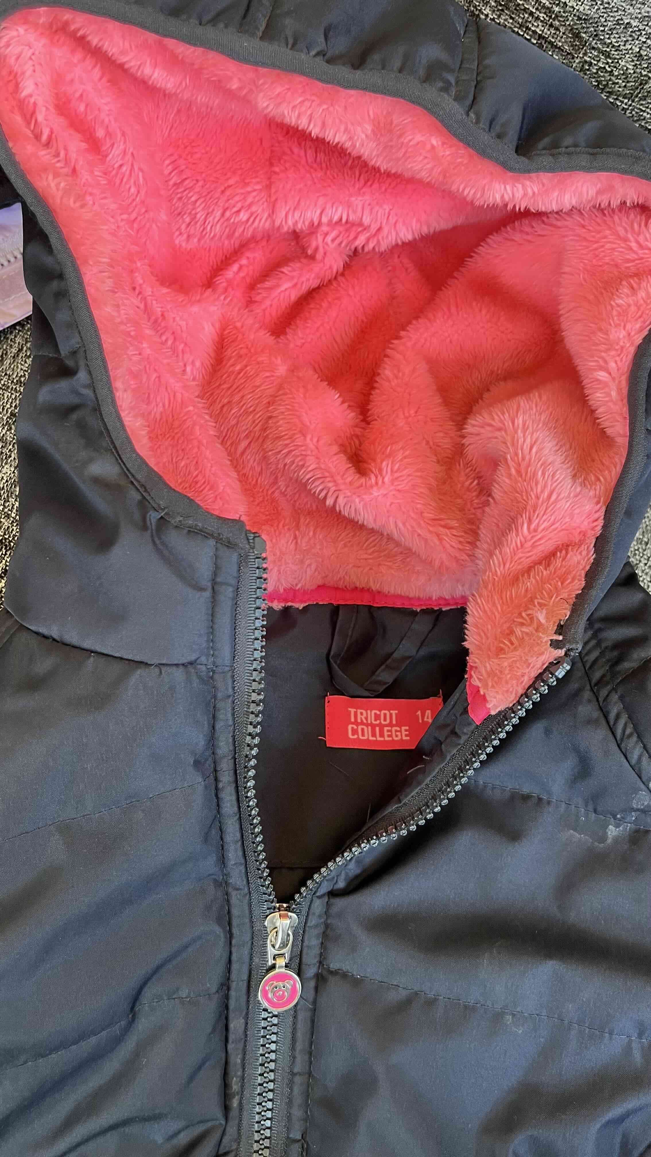 Chaqueta negra con capucha acolchada - miniatura 3