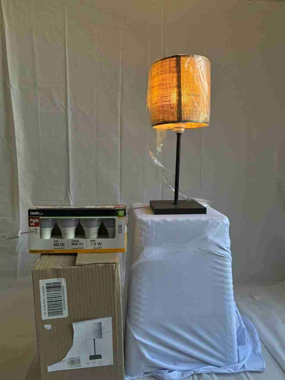 Lámpara de mesa moderna