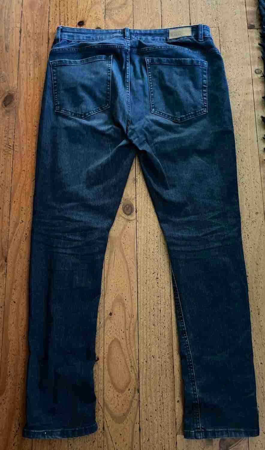 PANTALÓN HOMBRE BEARCLIFF MODELO SLIM FIT AZUL - miniatura 2