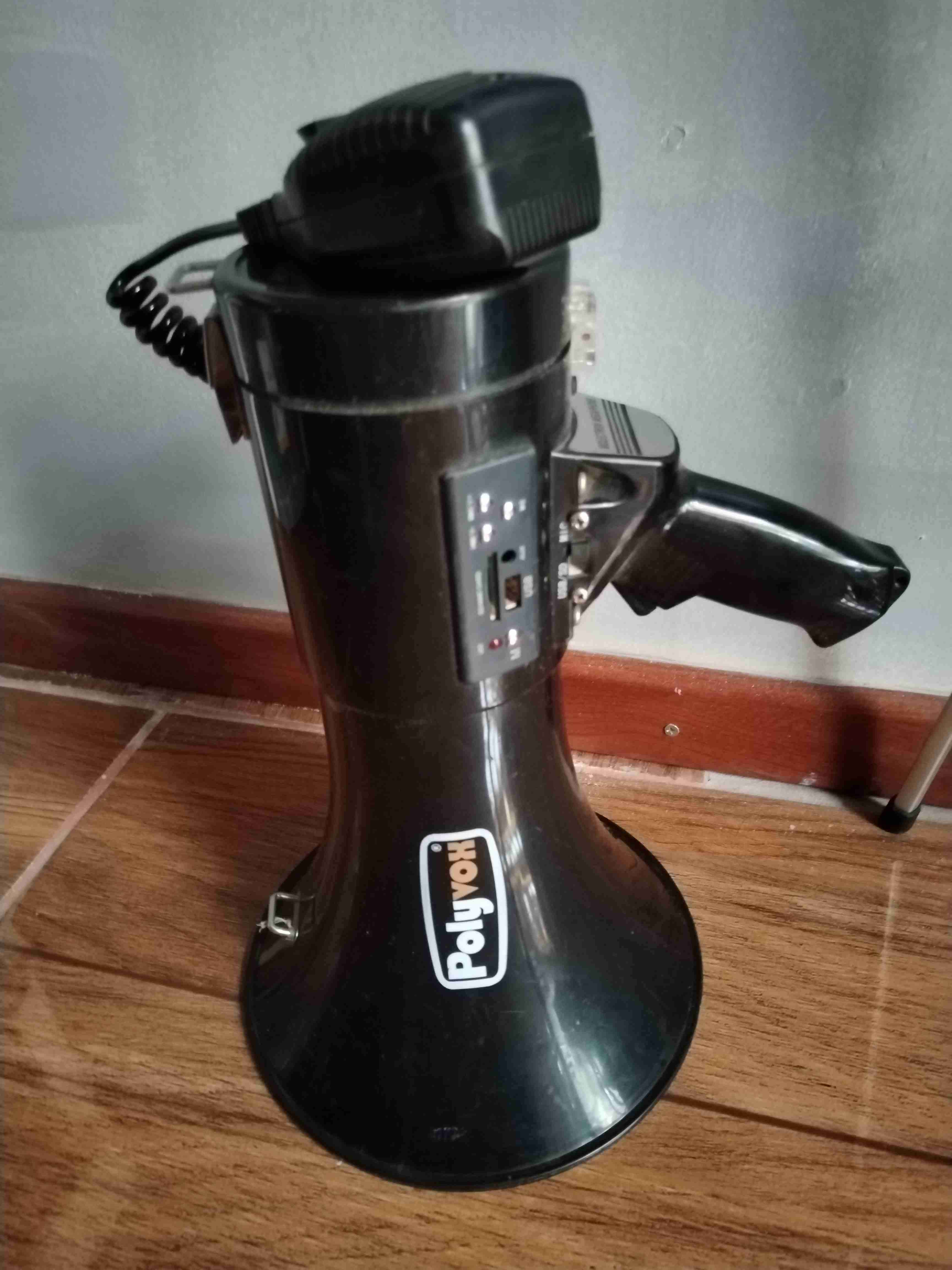 Megáfono Polyvox portátil negro