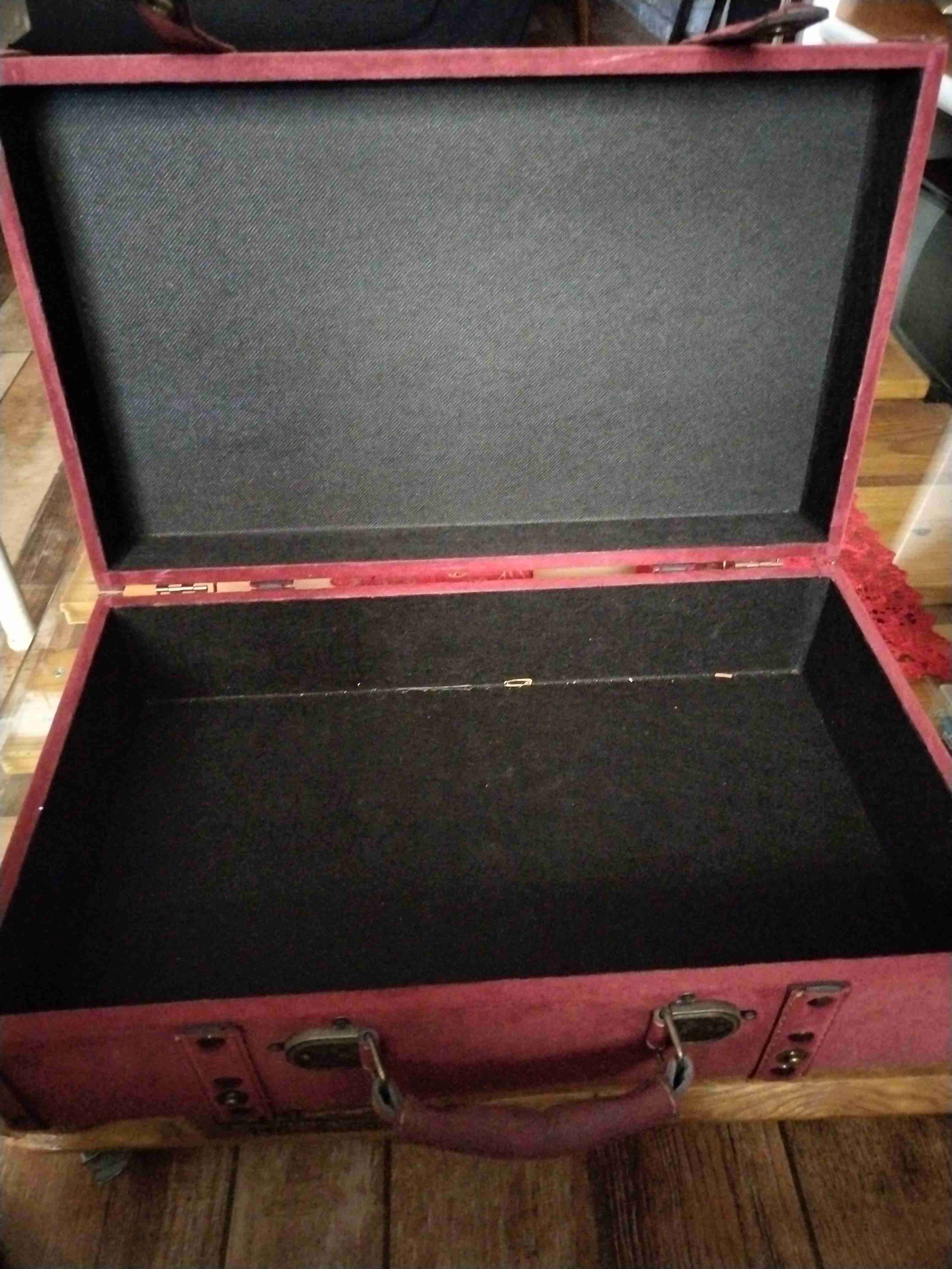 Maleta vintage de tela roja - miniatura 3