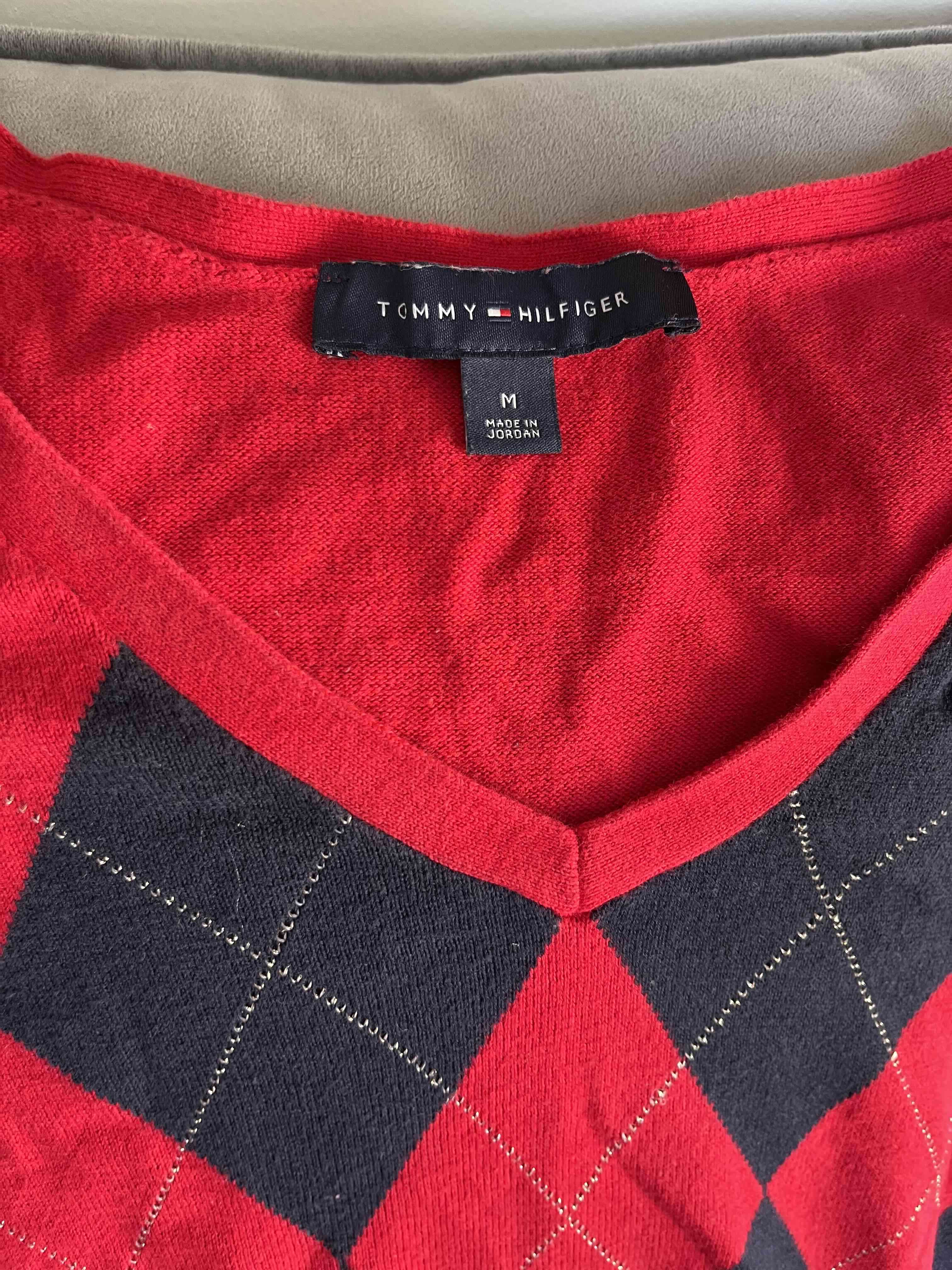 Suéter rojo de rombos Tommy Hilfiger - miniatura 2