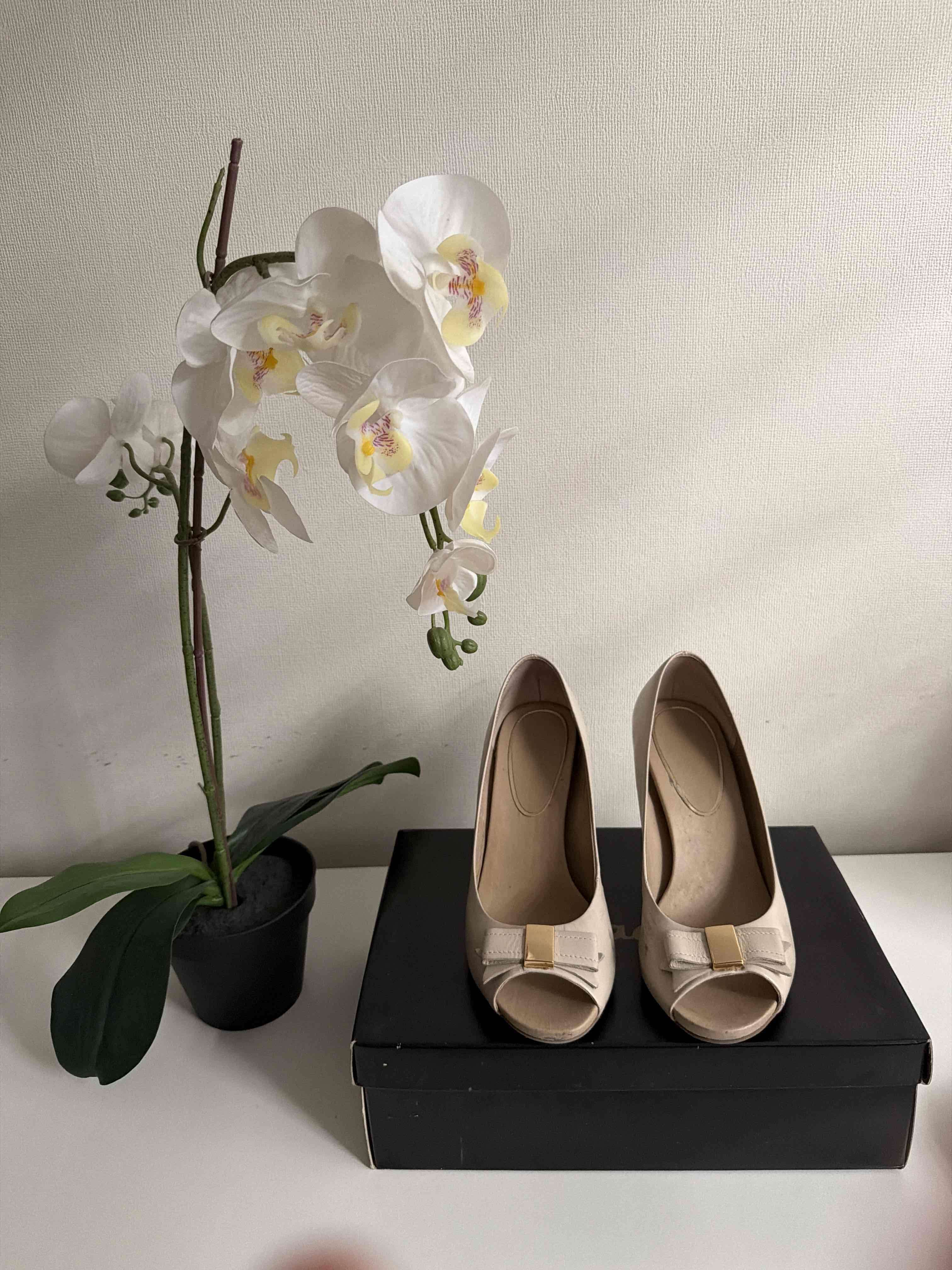 Zapatos de tacón beige con lazo marca Gacel - miniatura 2