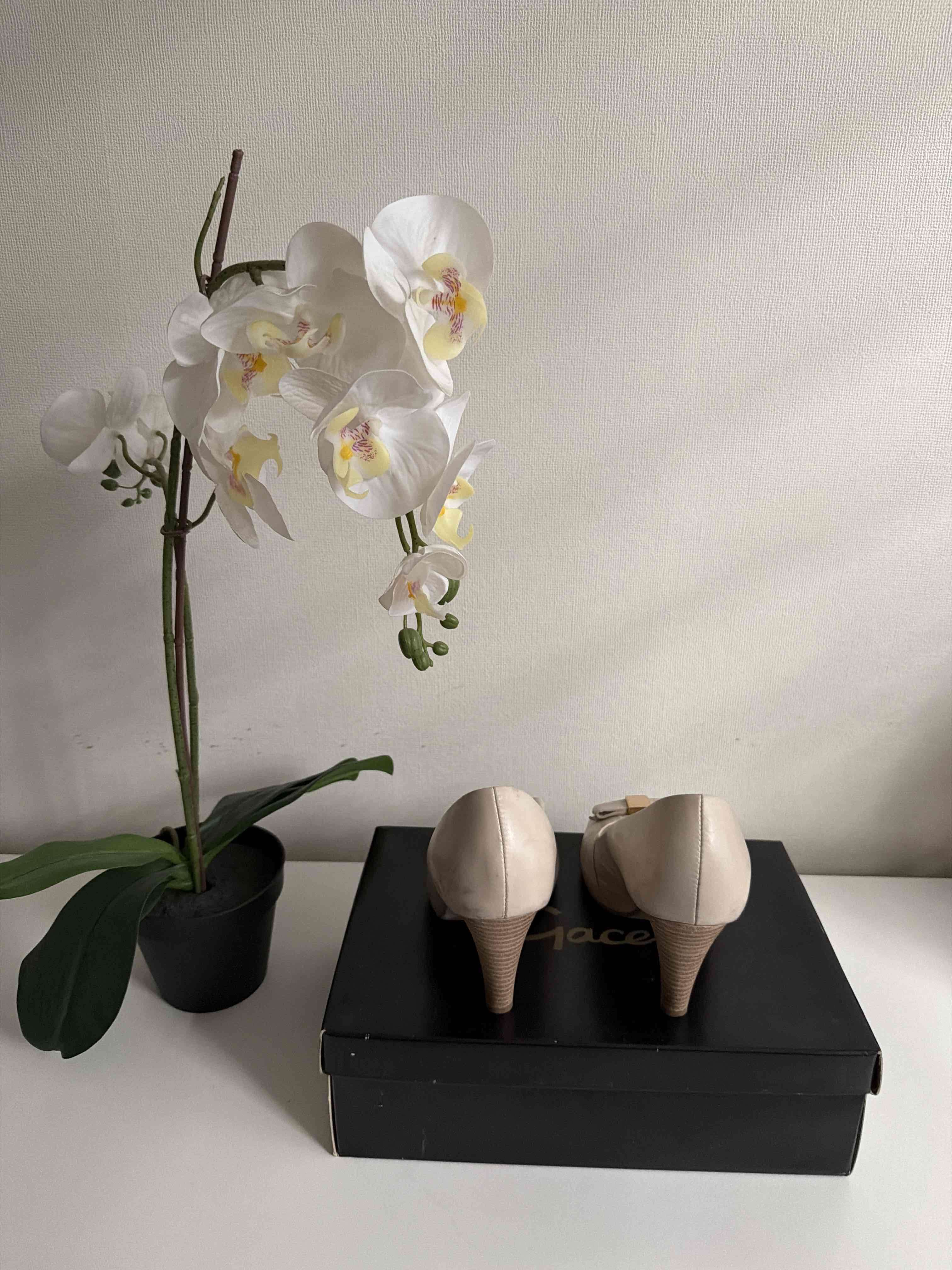 Zapatos de tacón beige con lazo marca Gacel - miniatura 3