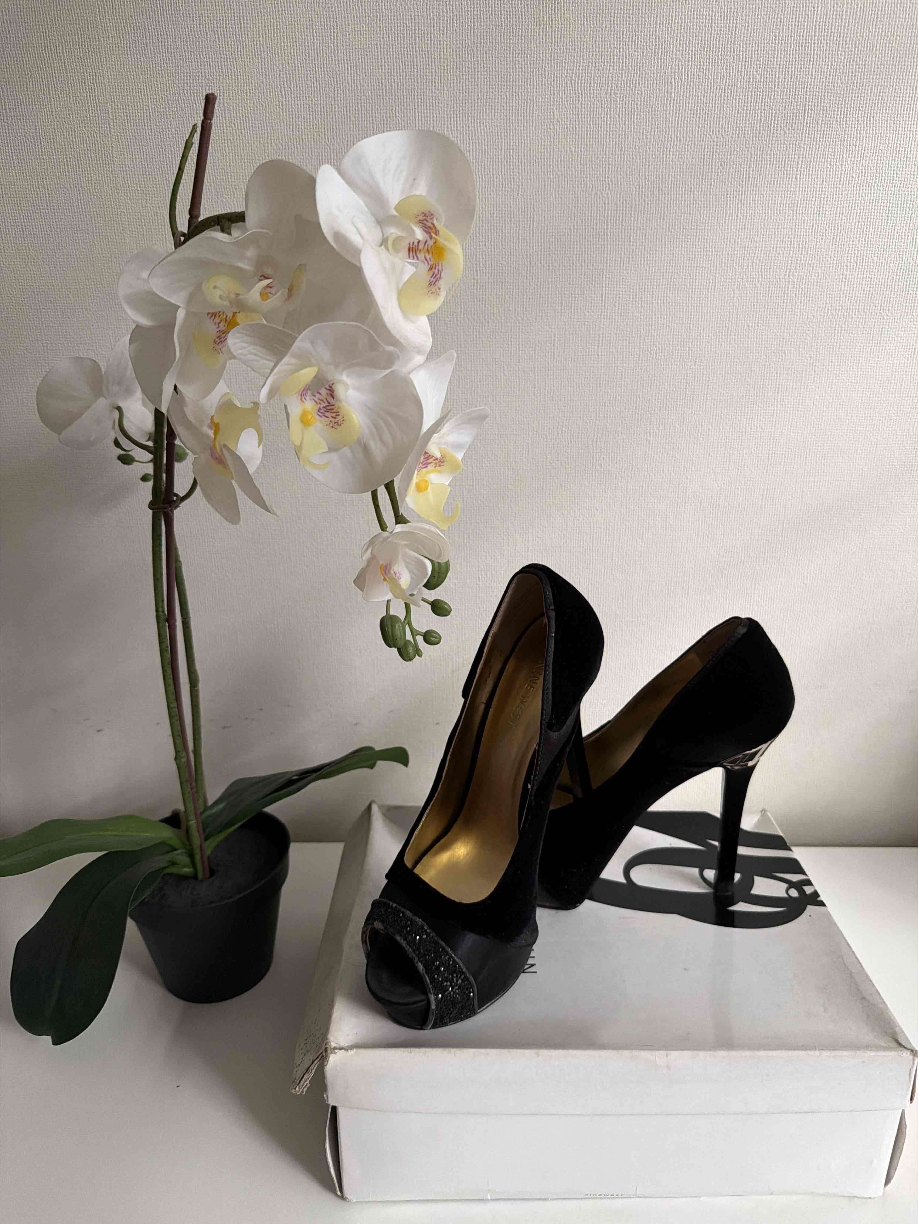 Tacones negros elegantes Nine West talla 38