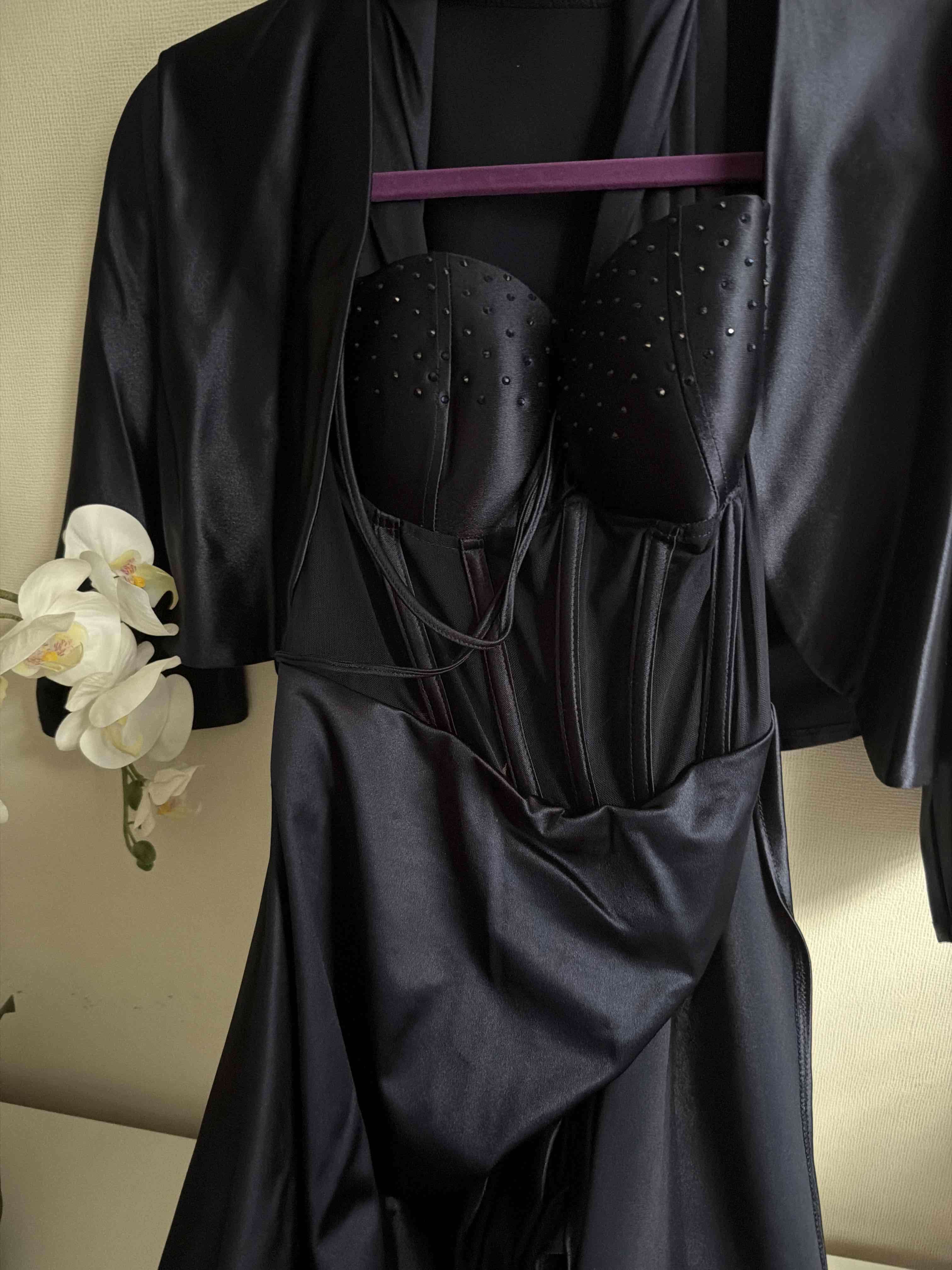 Vestido azul elegante con corsé