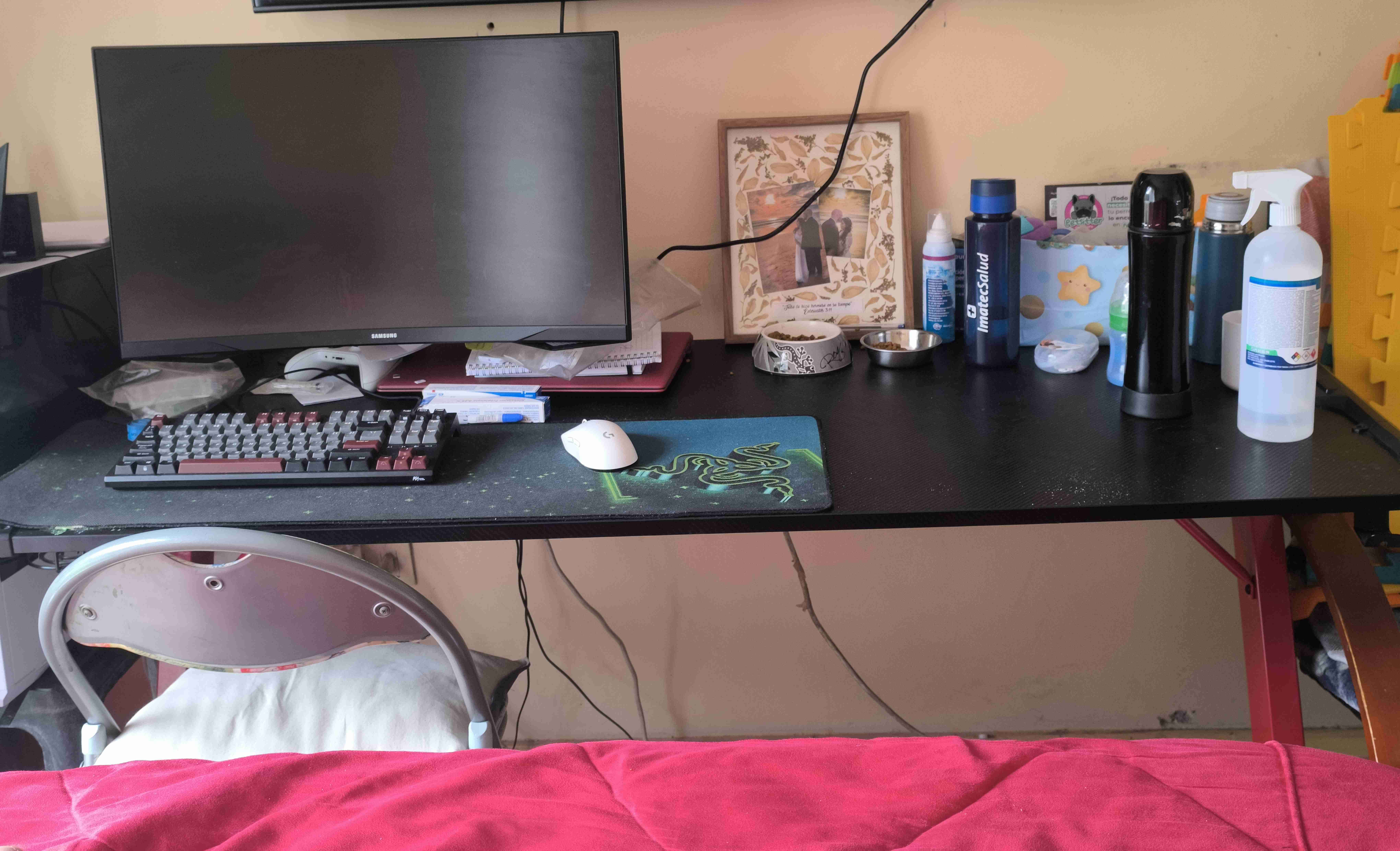 Escritorio gamer de fibra de carbono - miniatura 2