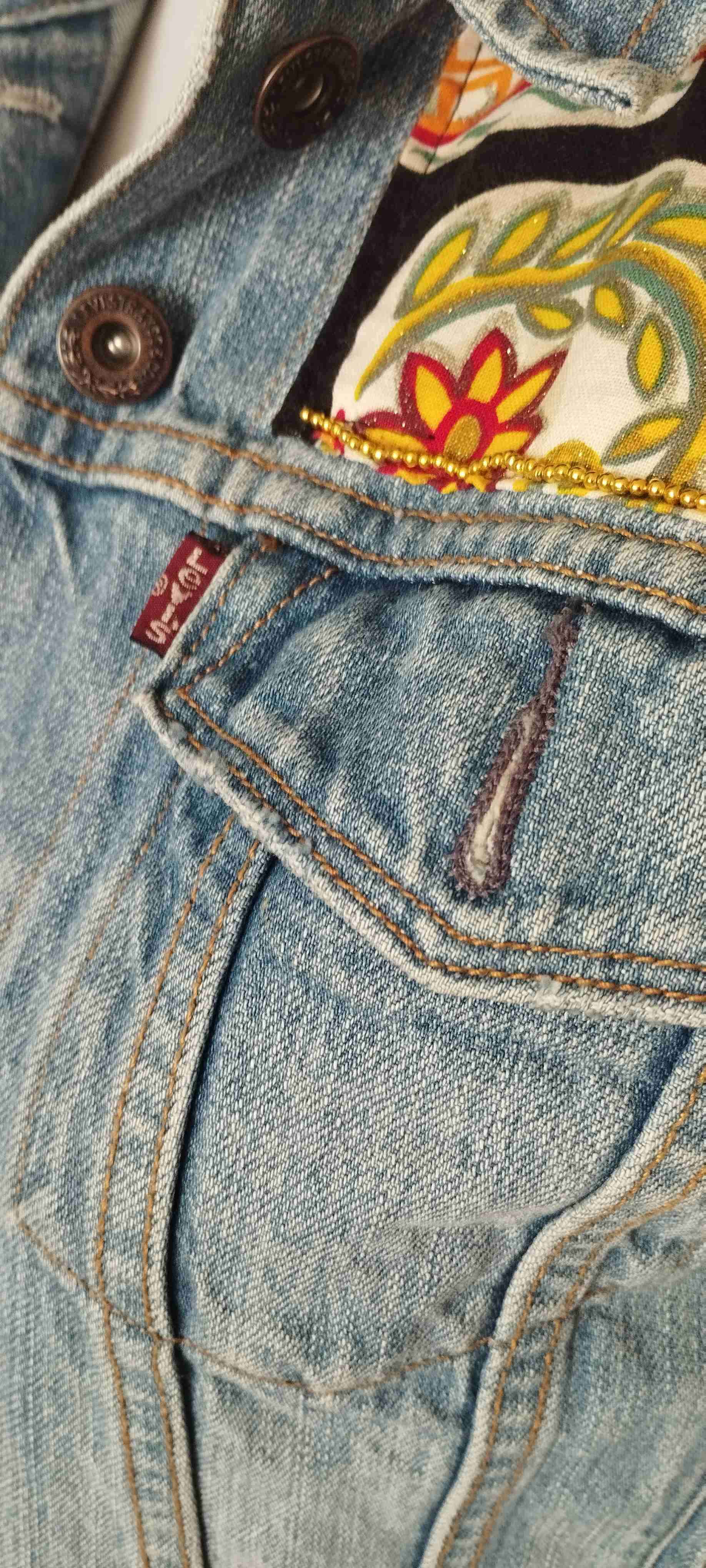 Levis talla S con calaveras - miniatura 2