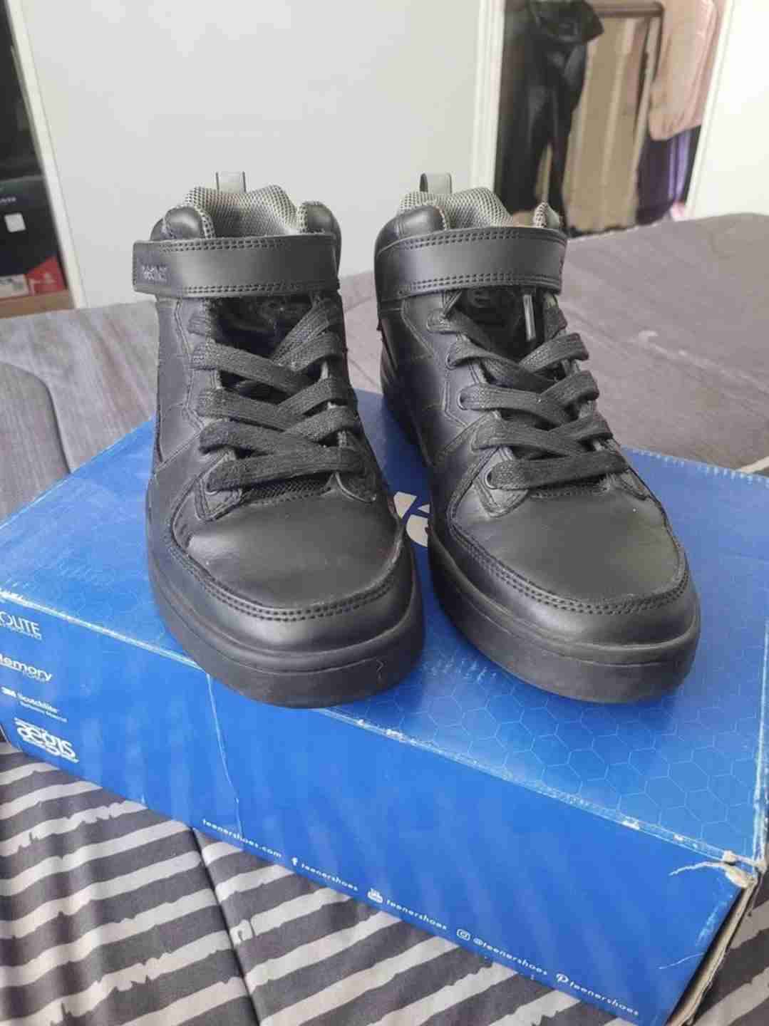 Zapatillas negras Teener talla 41 - miniatura 2