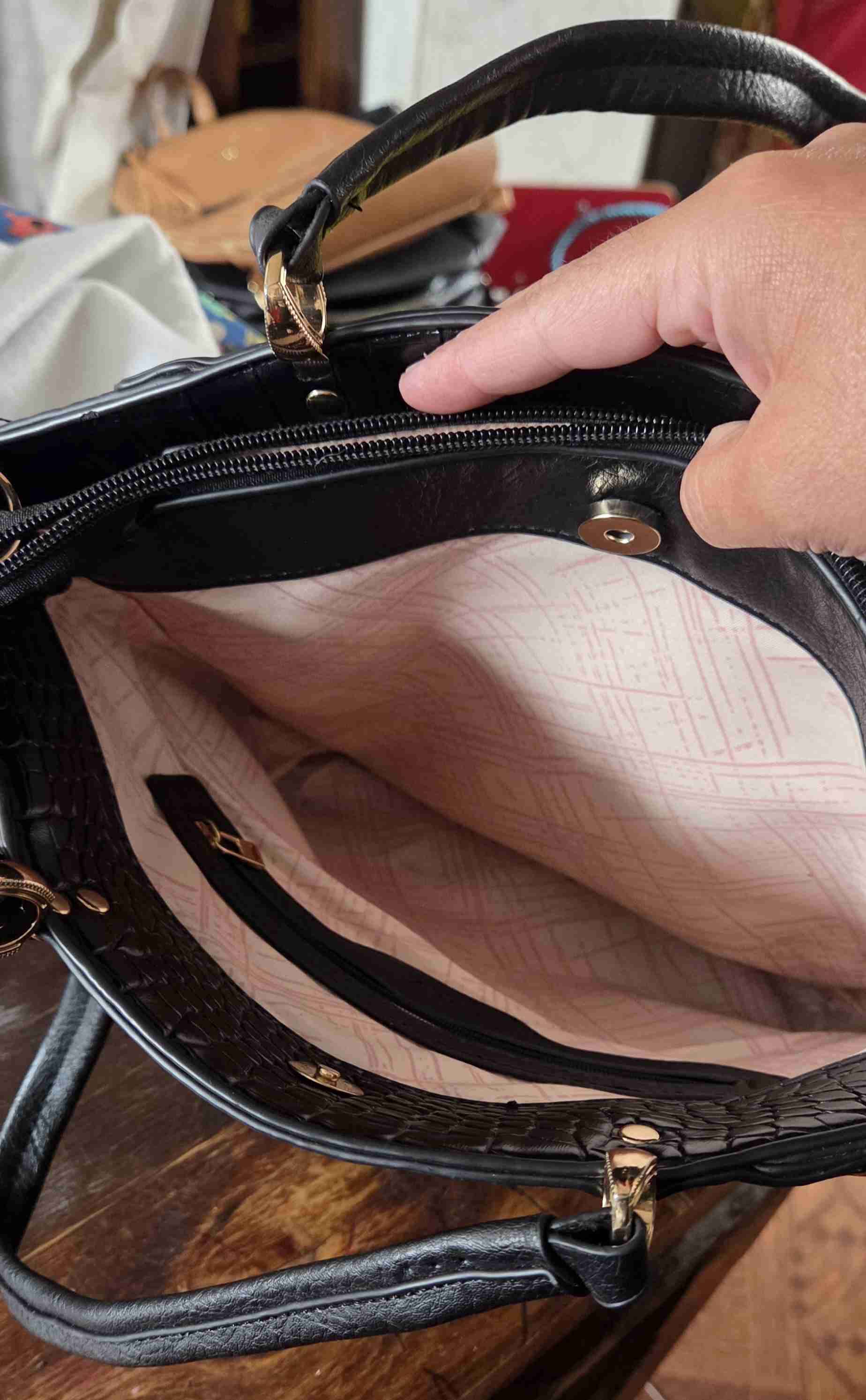 Cartera negra efecto cocodrilo - miniatura 5