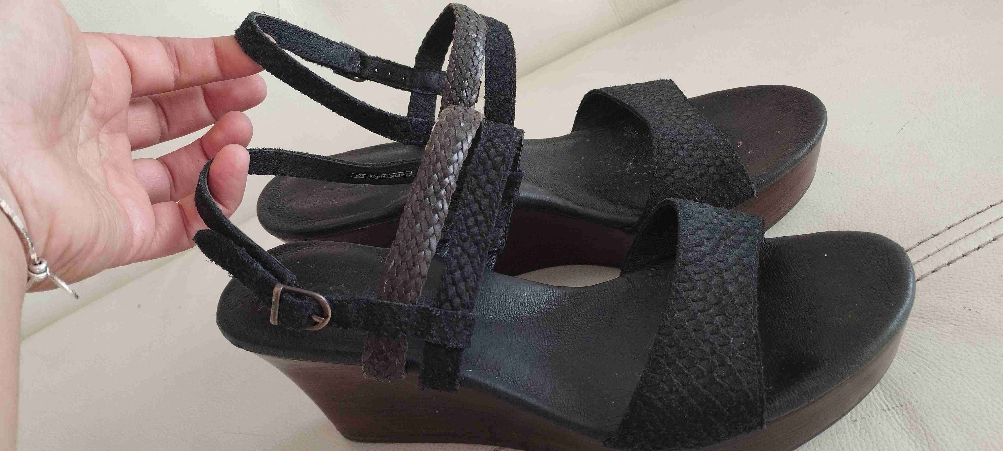 Sandalias marca ugg talla 38 cuero