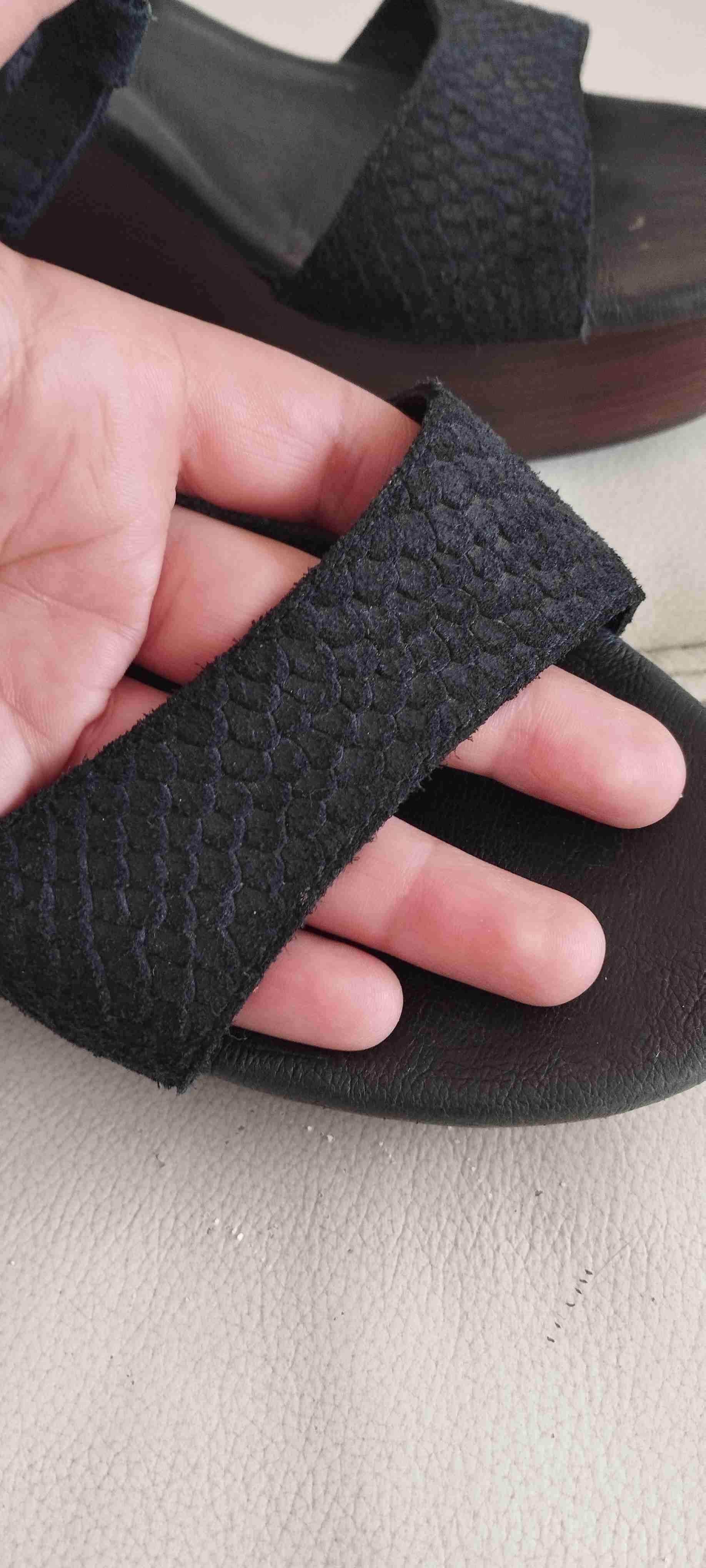 Sandalias marca ugg talla 38 cuero - miniatura 2