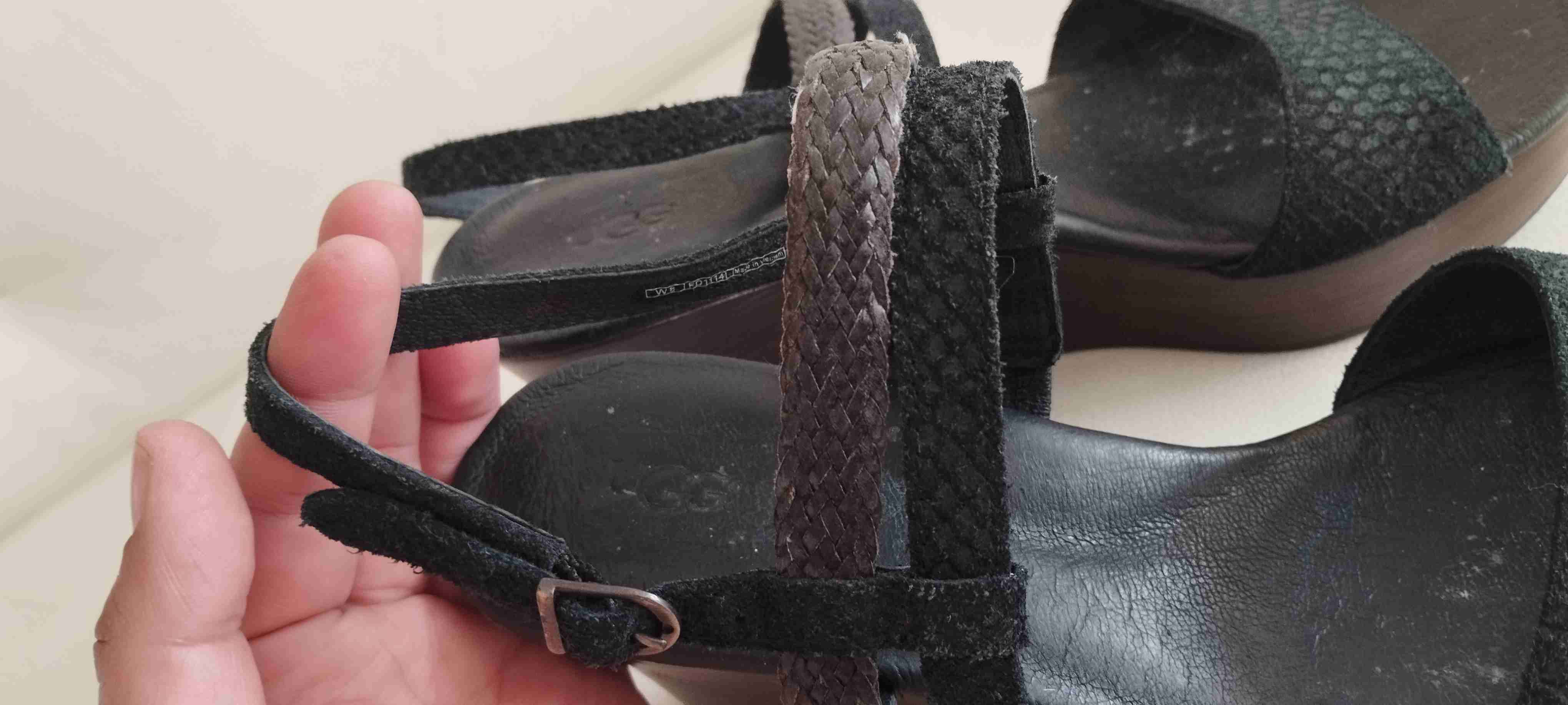 Sandalias marca ugg talla 38 cuero - miniatura 3