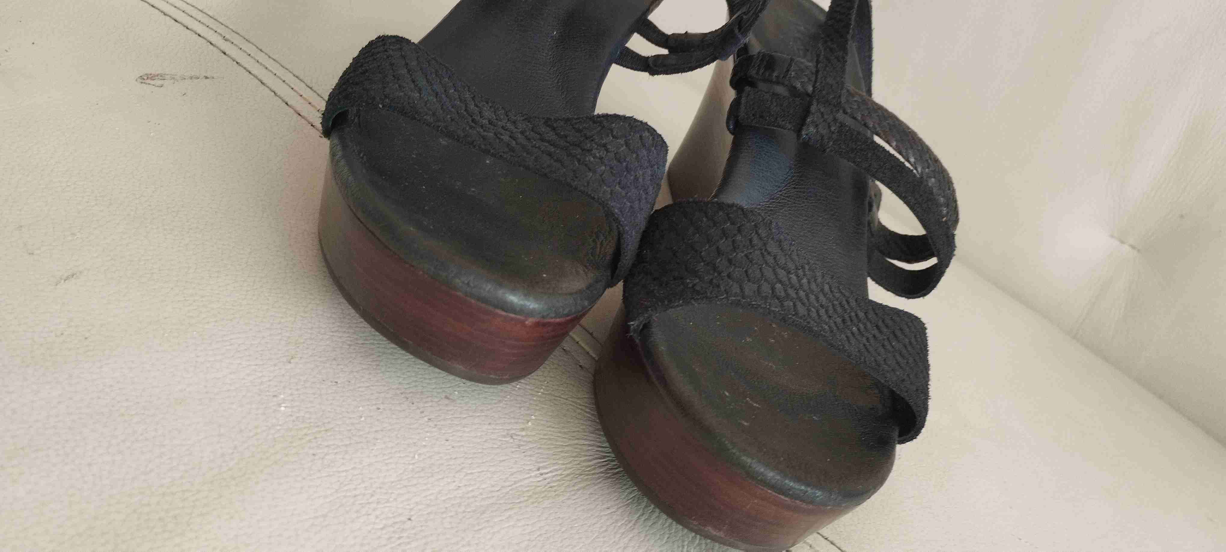 Sandalias marca ugg talla 38 cuero - miniatura 6