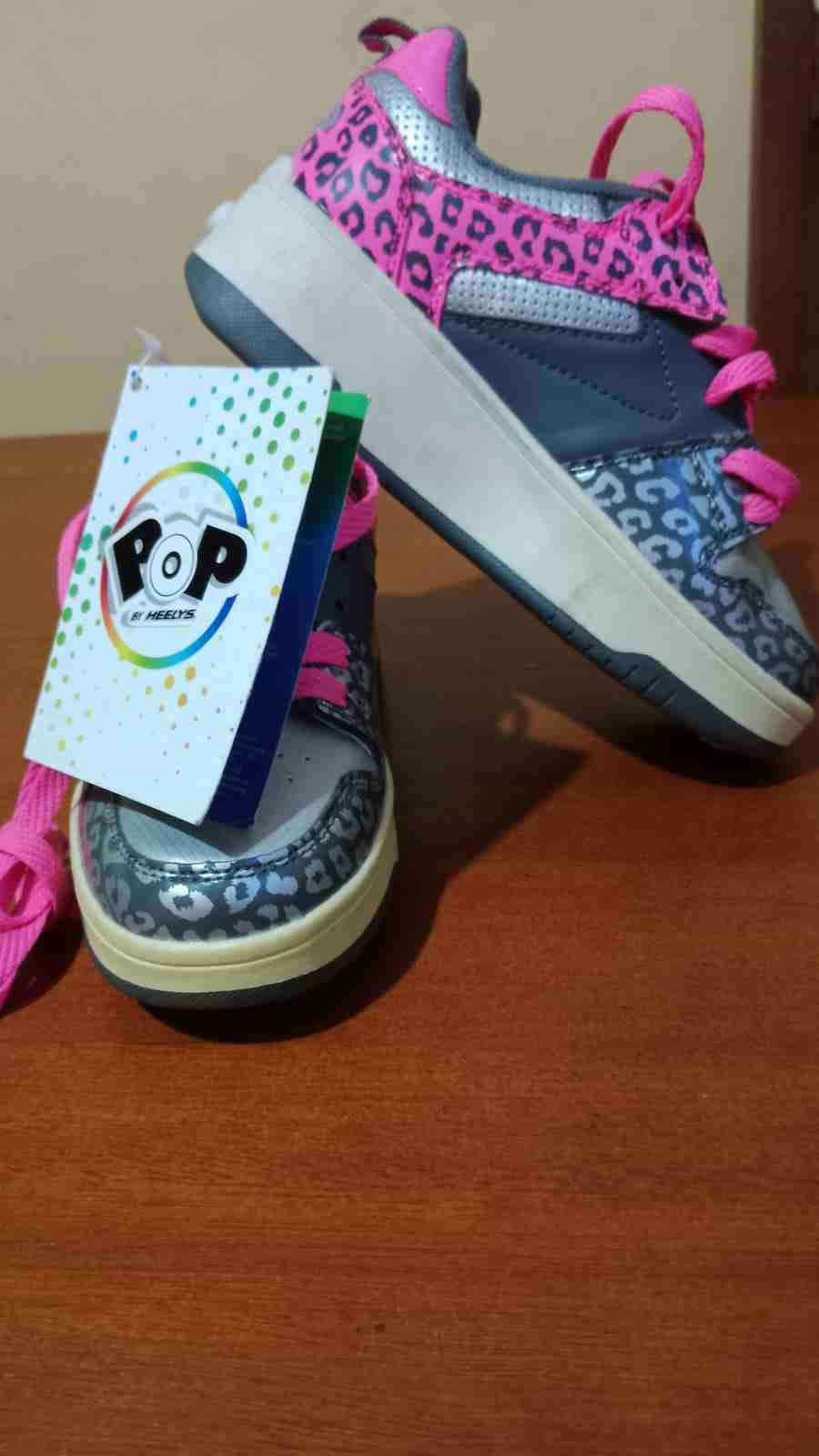 Zapatilla infantil de niña con ruedas número 34