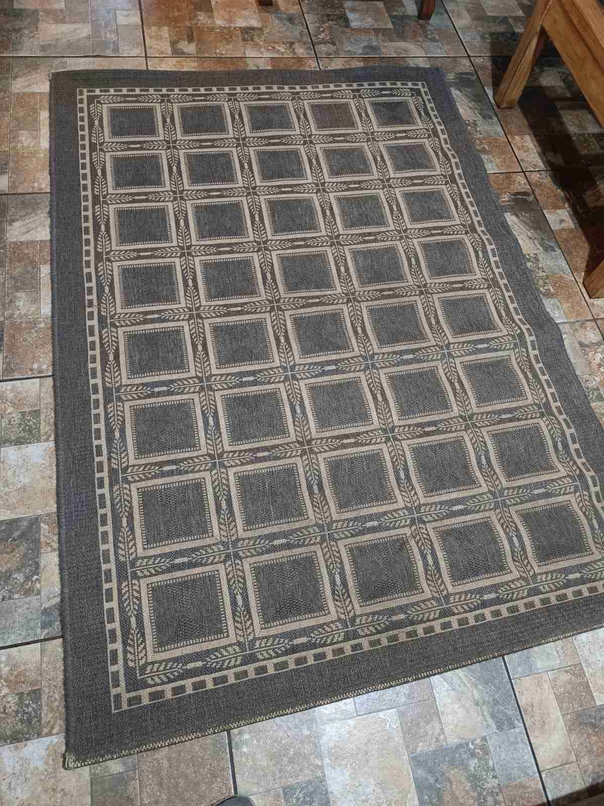 Alfombra clásica gris y beige