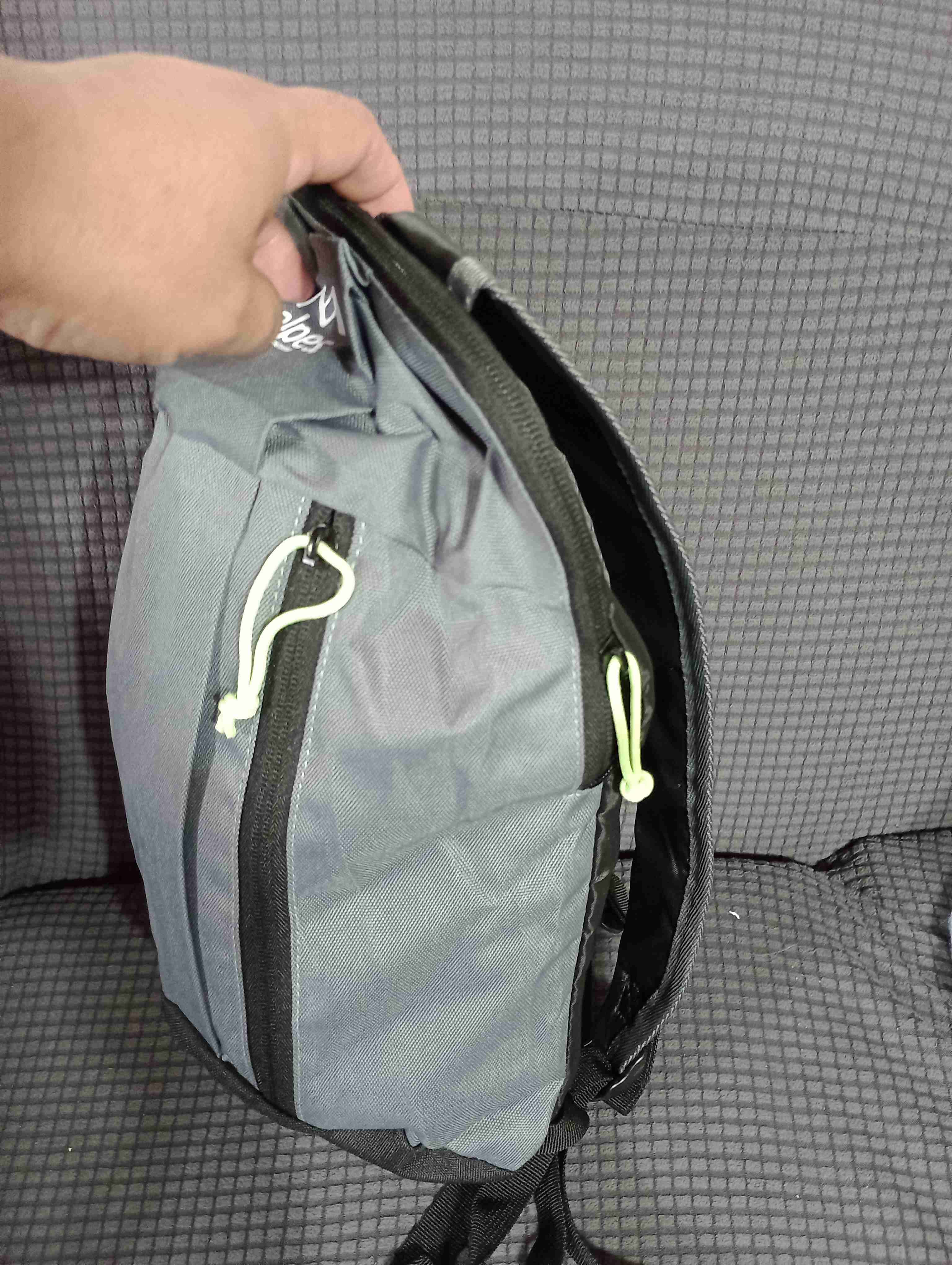 Mochila gris compacta - miniatura 6