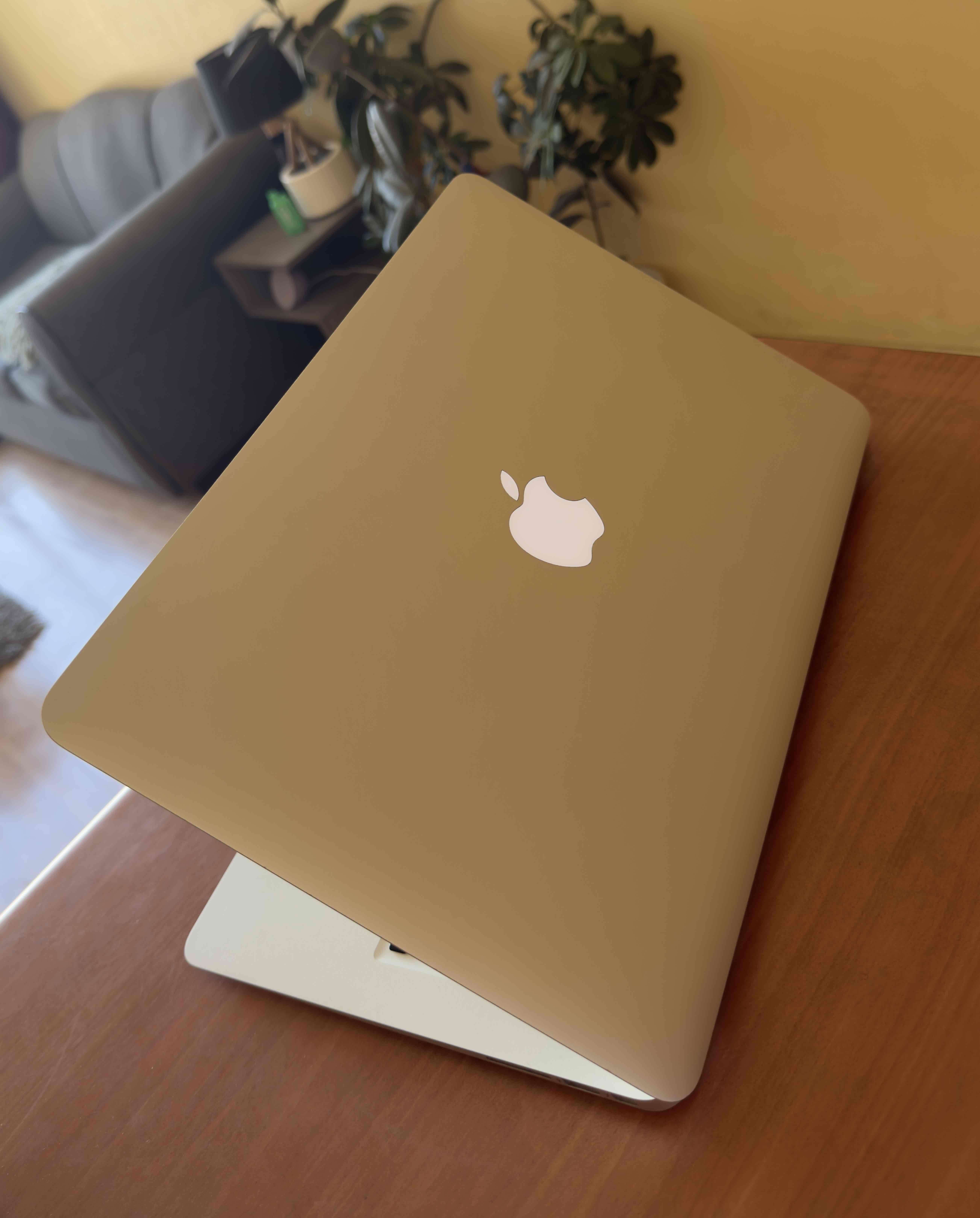 MacBook Air en buen estado - miniatura 3