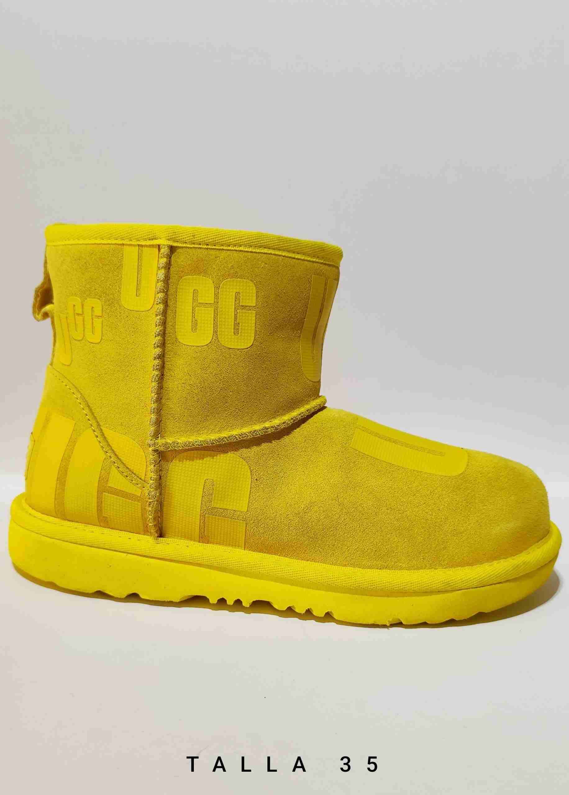 Botas amarillas UGG talla 35