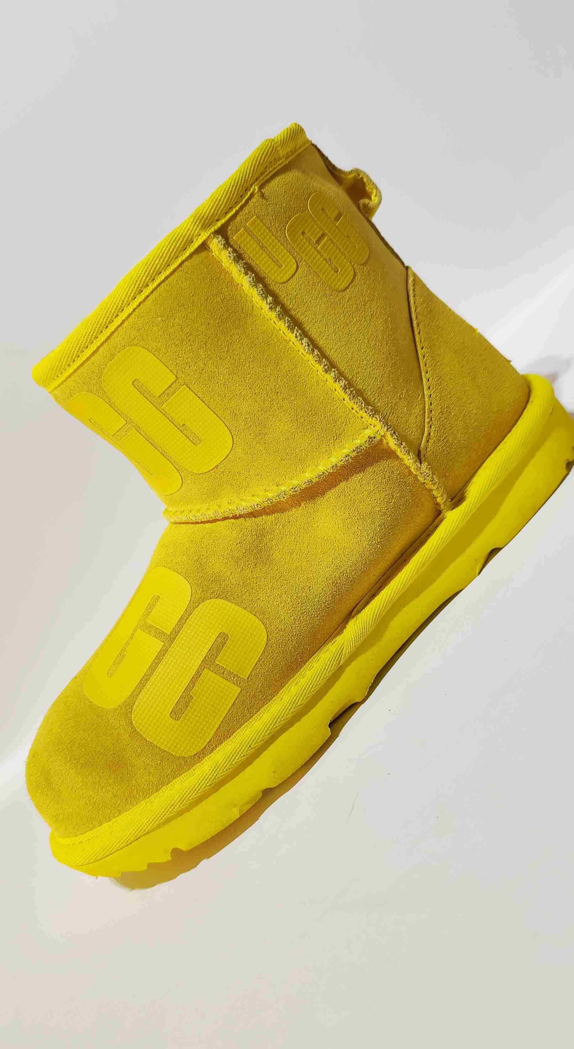 Botas amarillas UGG talla 35 - miniatura 2