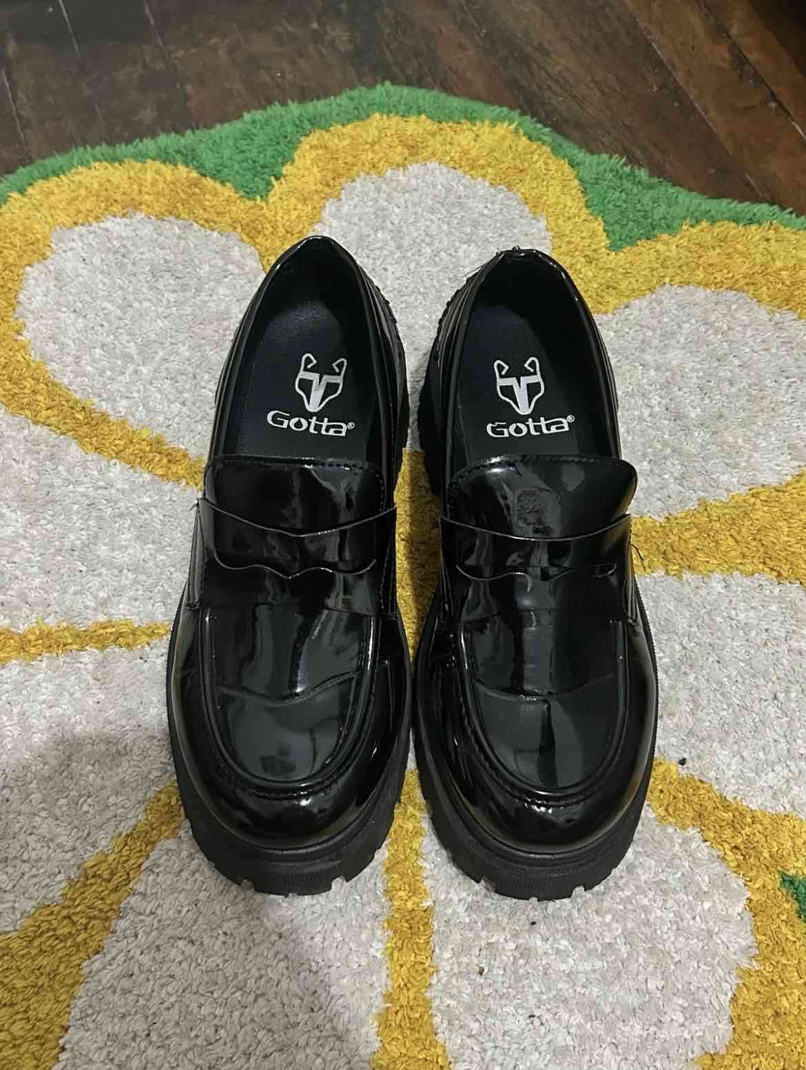 Mocasin charol negro - marca GOTTA - miniatura 2