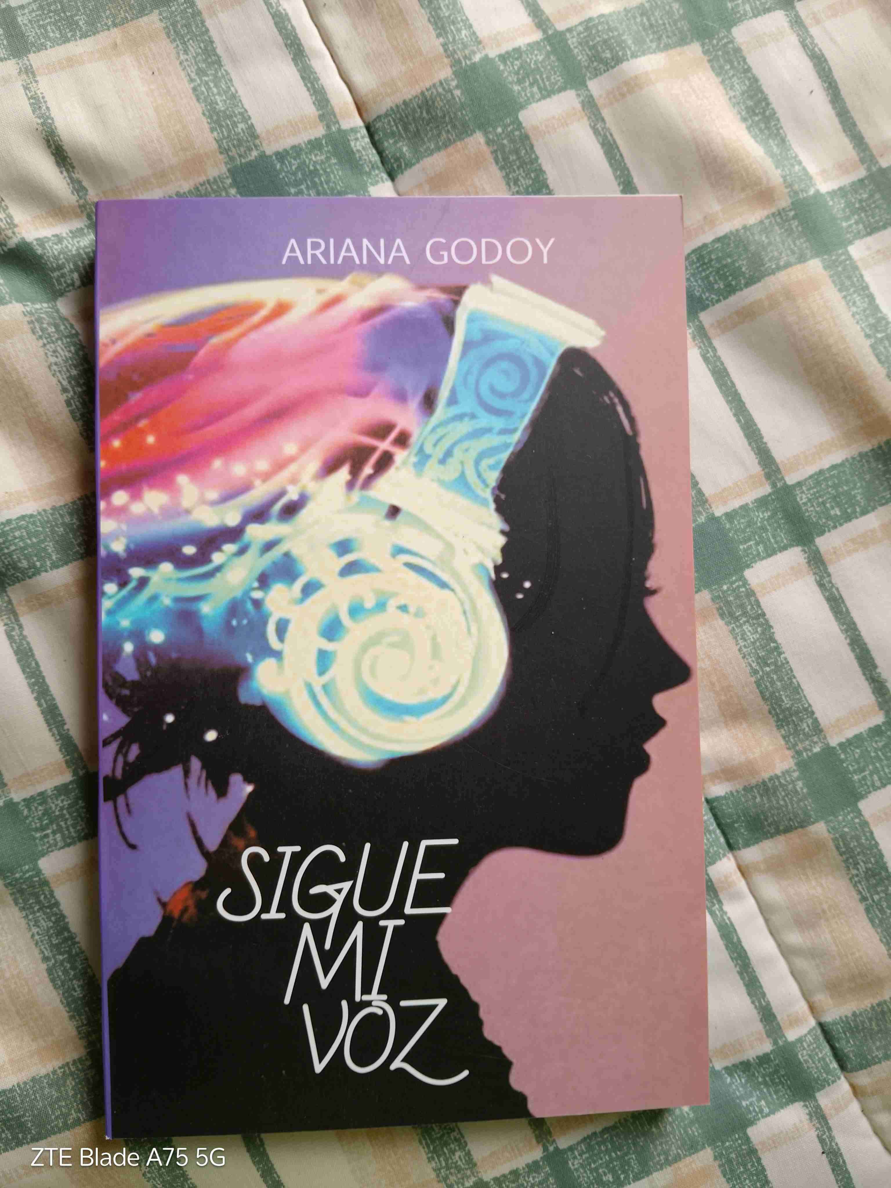 Libro 'Sigue mi voz' de Ariana Godoy