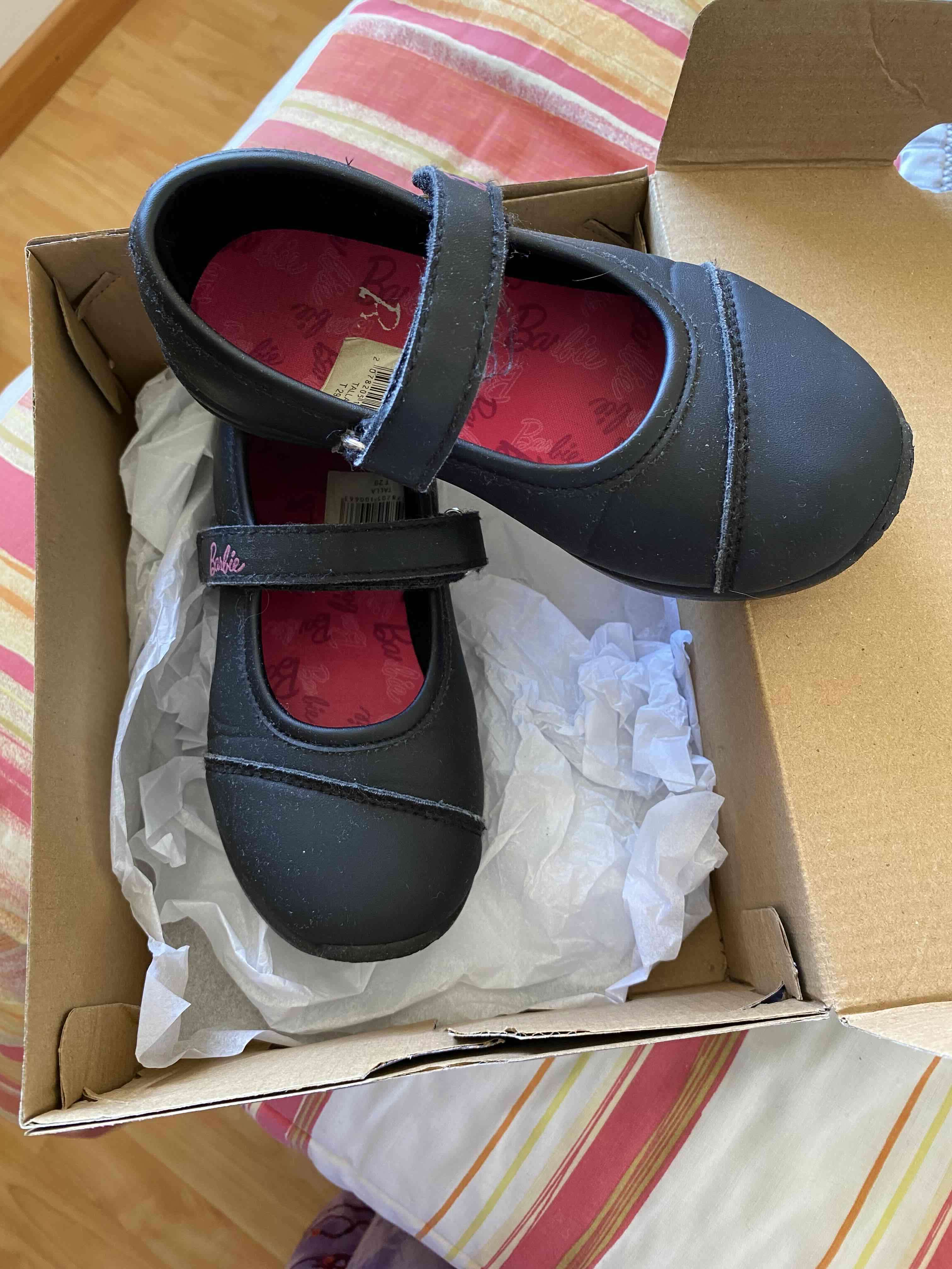 Zapatos negros Barbie para niña