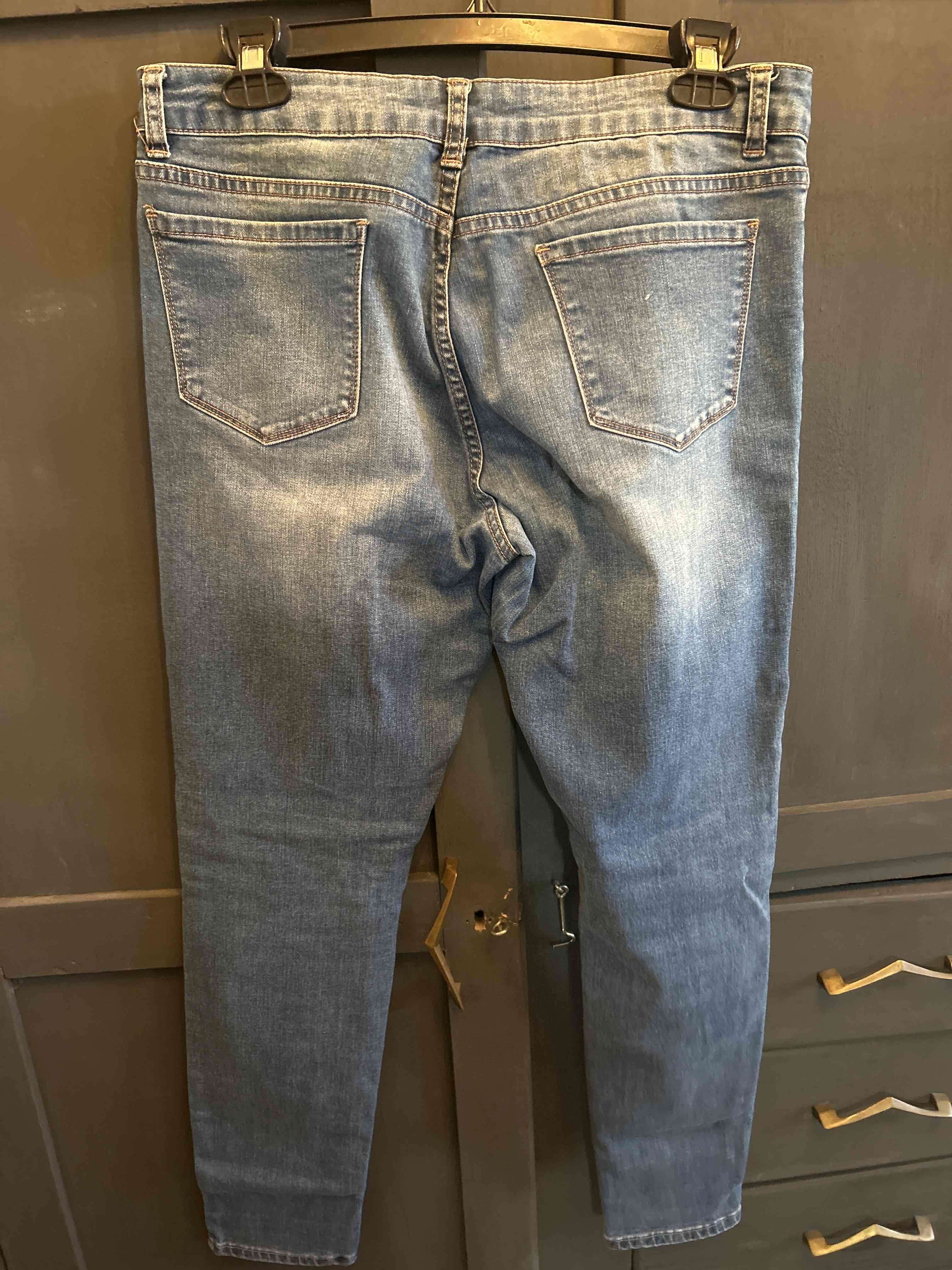 Jeans azul estilo clásico - miniatura 3