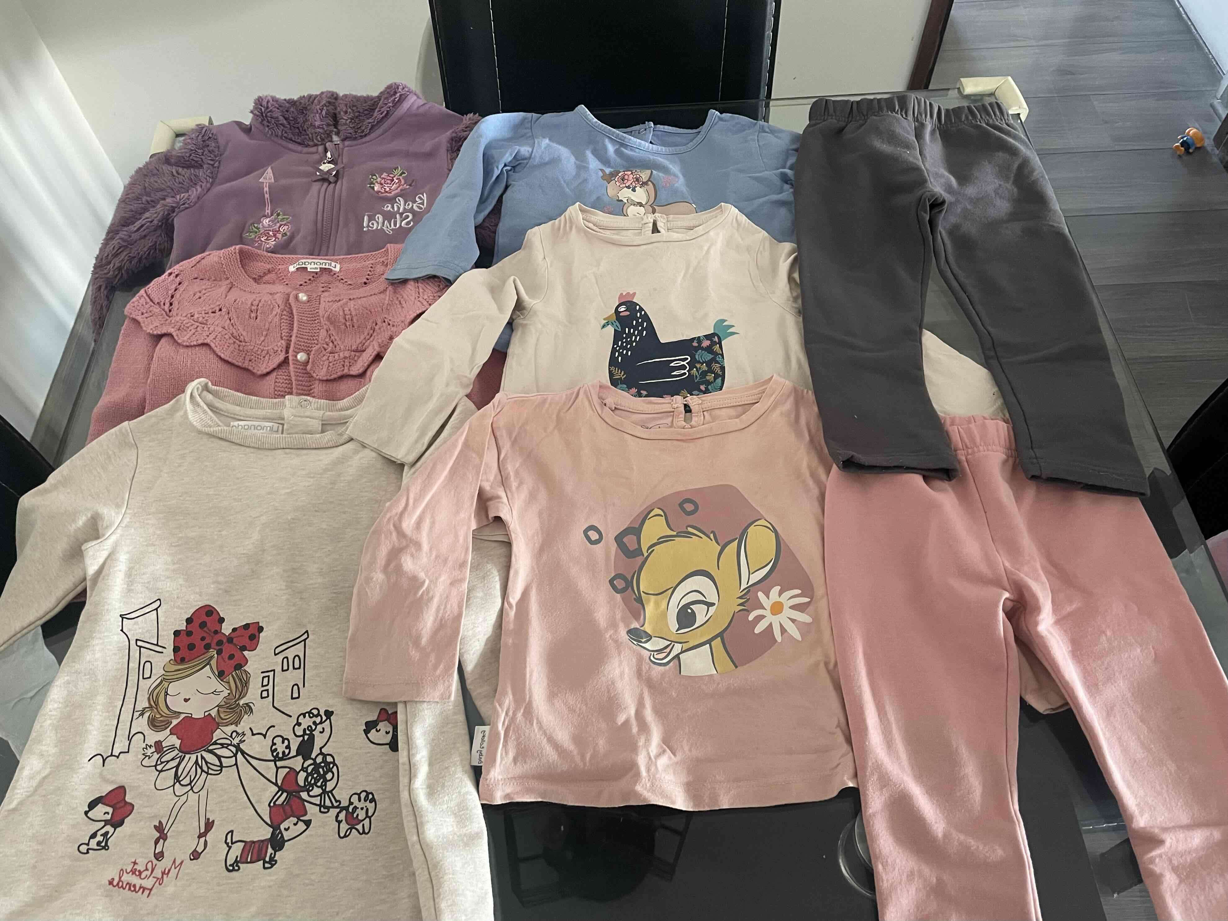 Ropa infantil variada